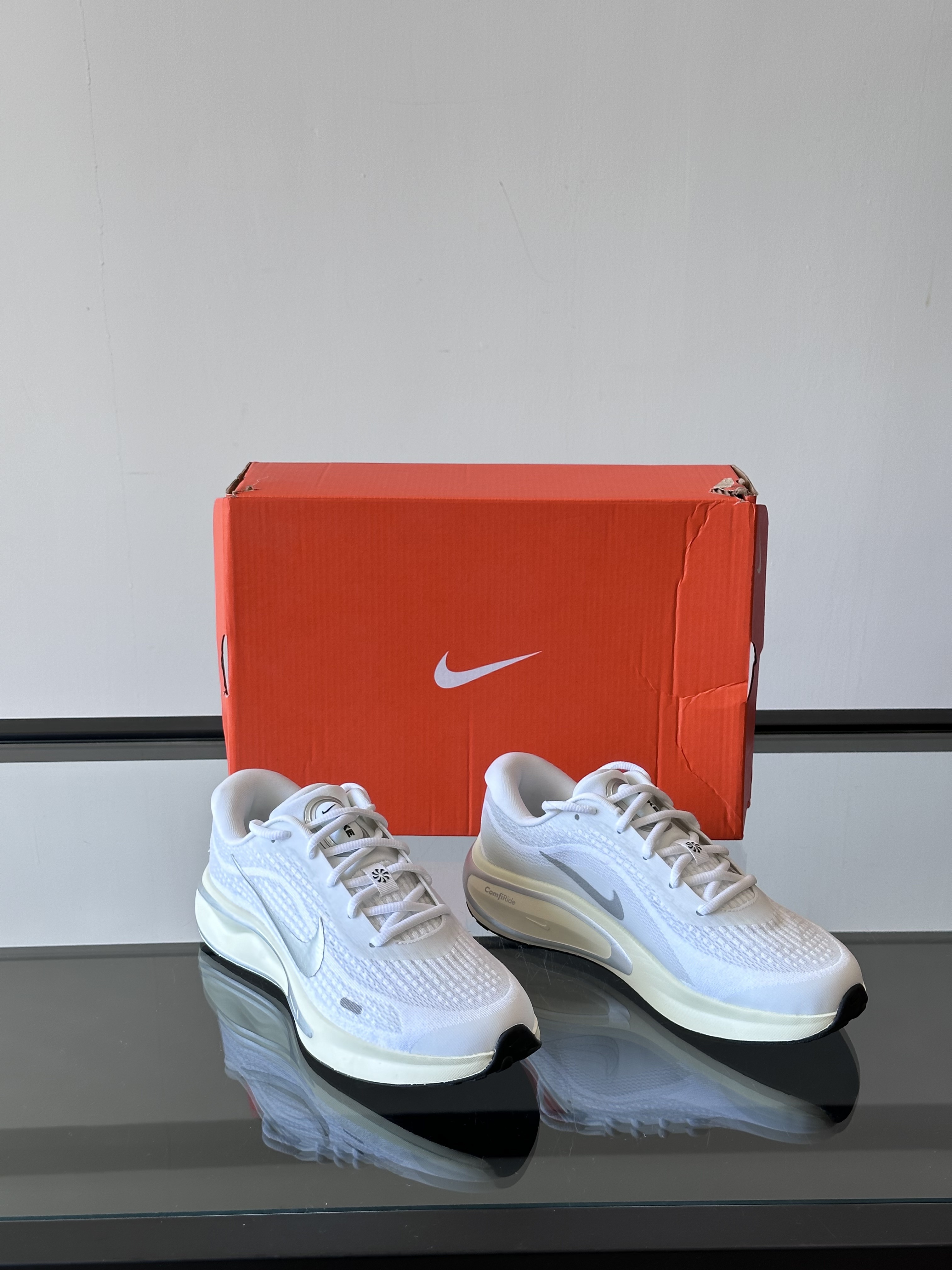 Nike Air Max 95 White / Burgundy detail view 4