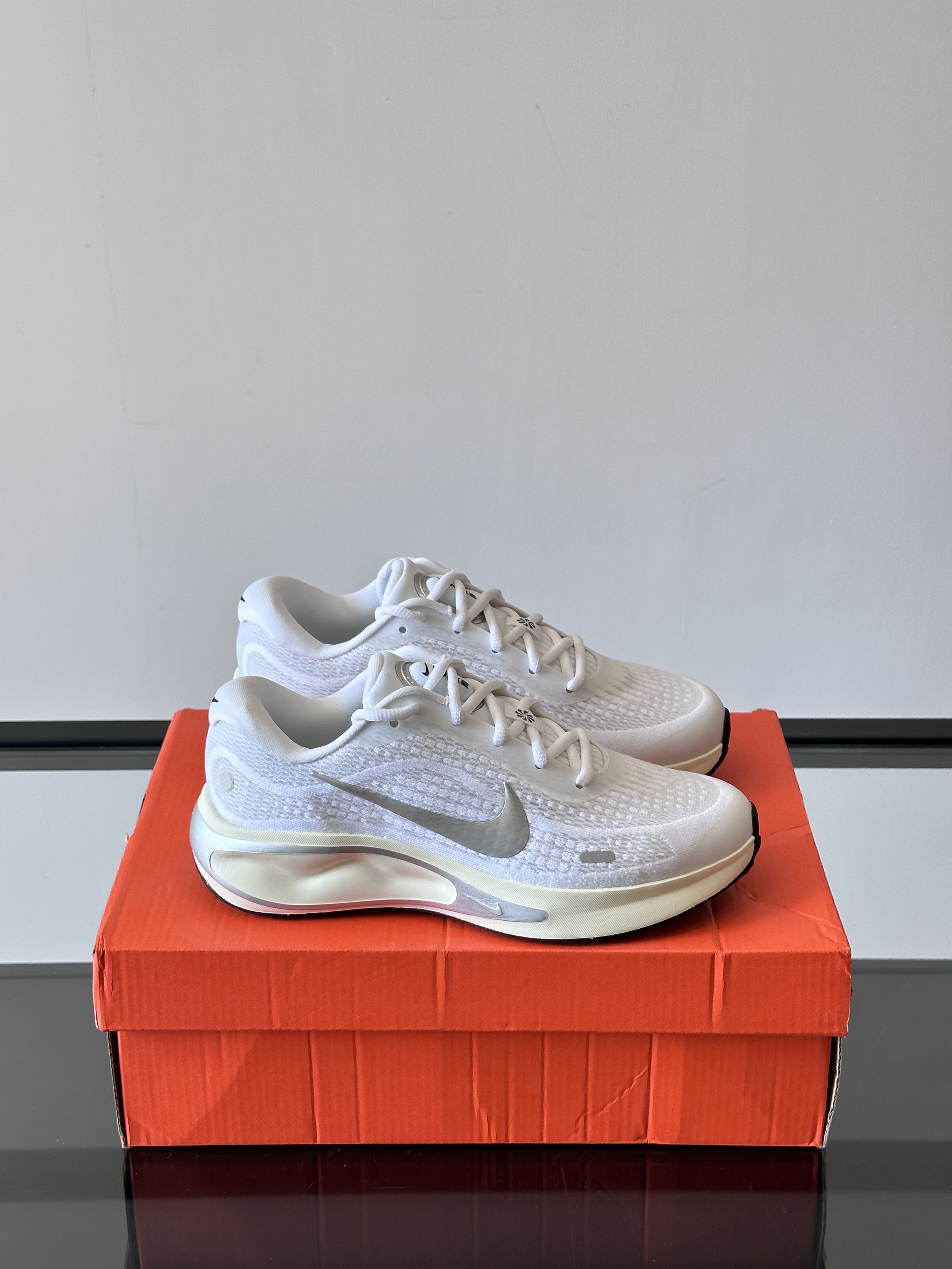 Nike Air Max 95 White / Burgundy detail view 8