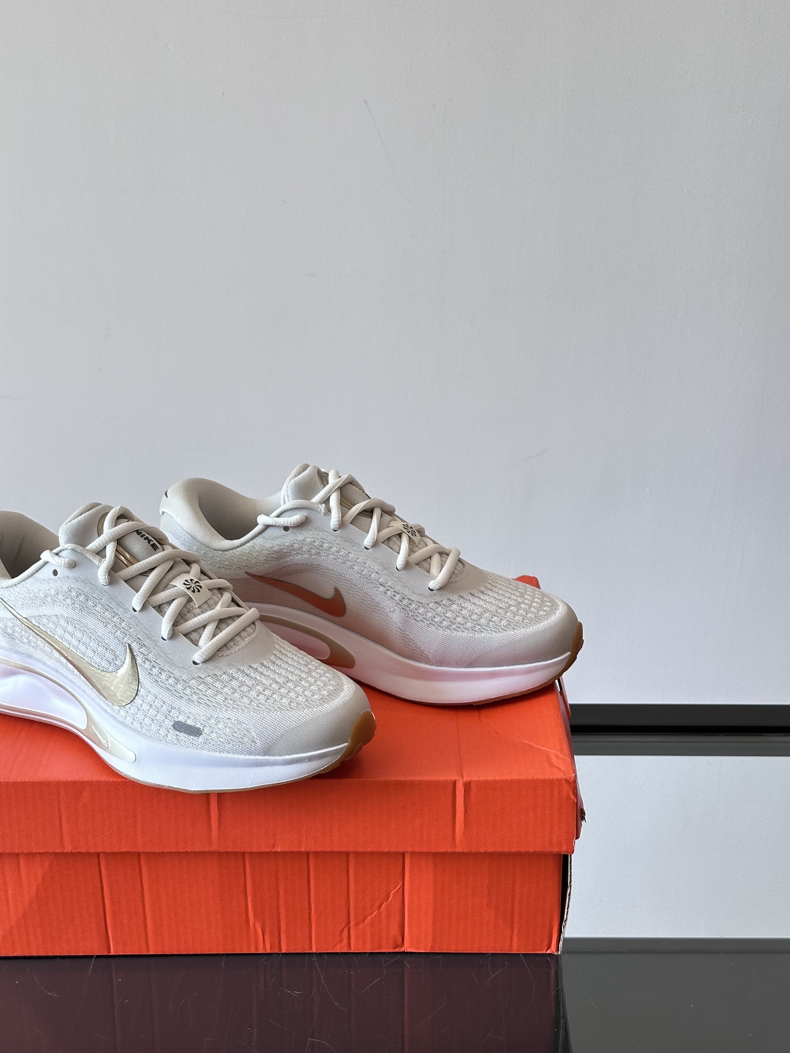 Nike Air Max 95 White / Burgundy detail view 2