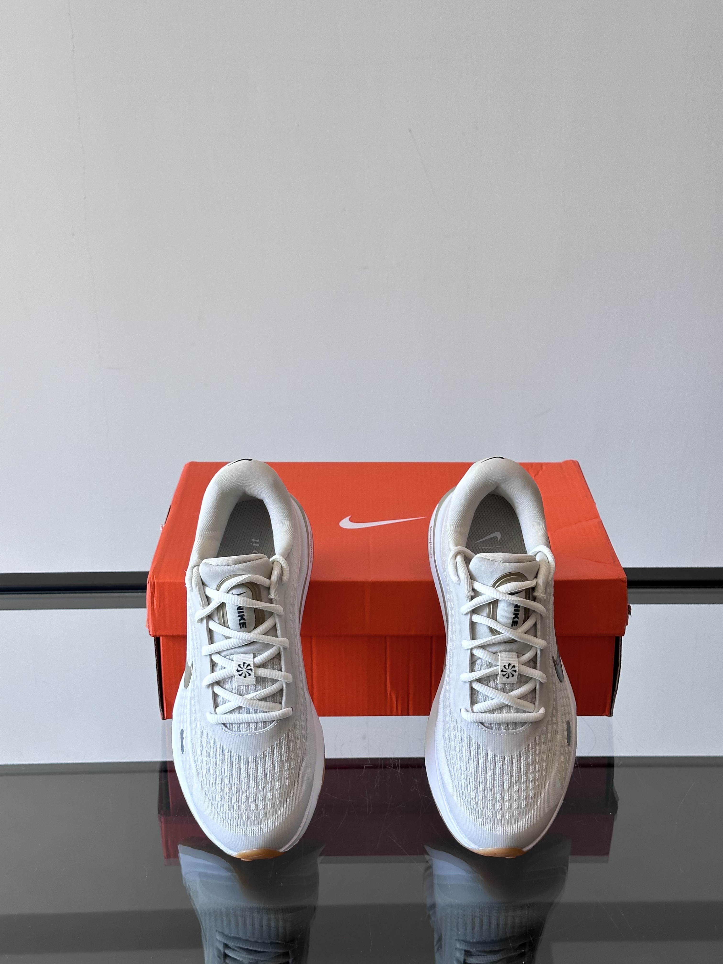 Nike Air Max 95 White / Burgundy detail view 3