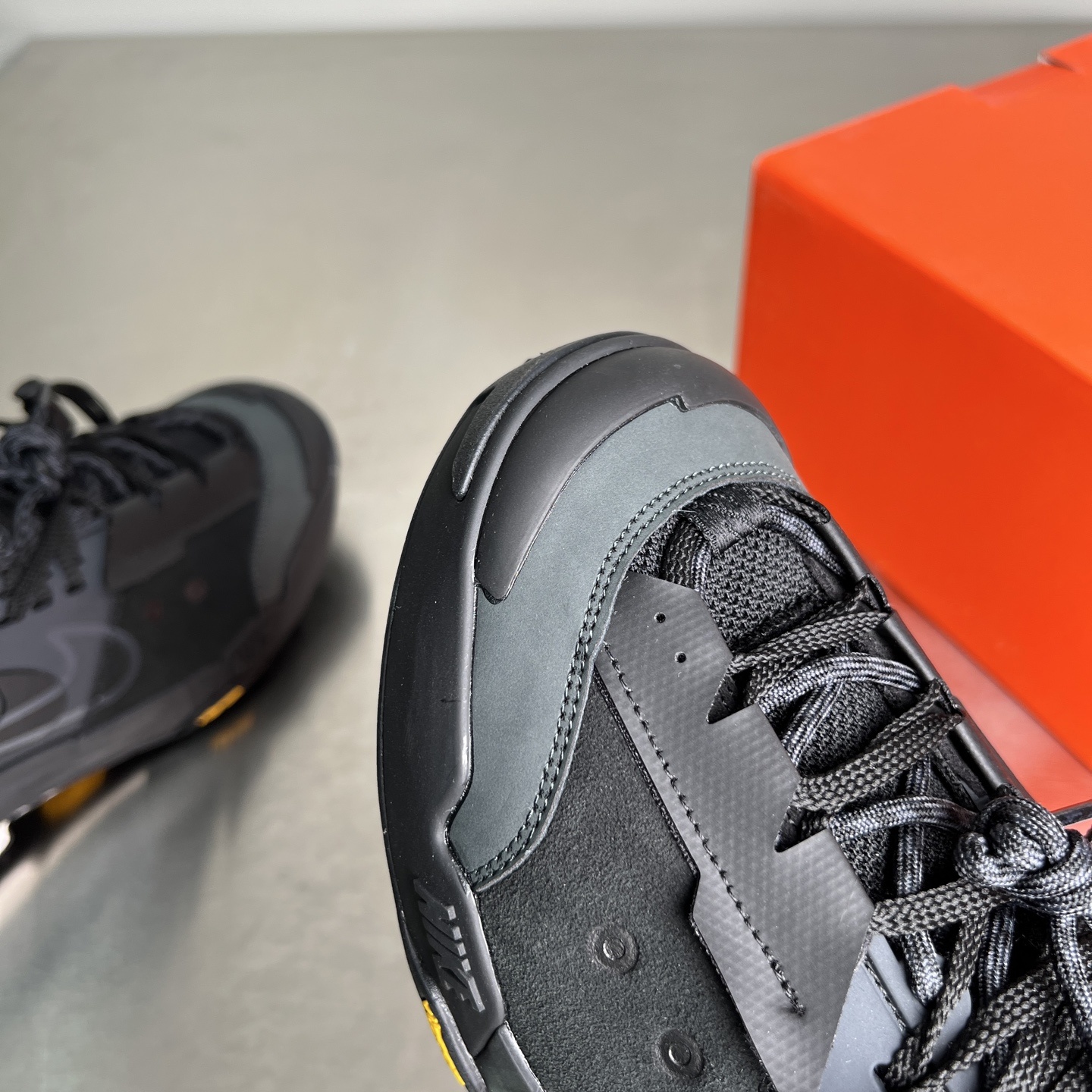 Nike Air Max 95 Grey / White detail view 4