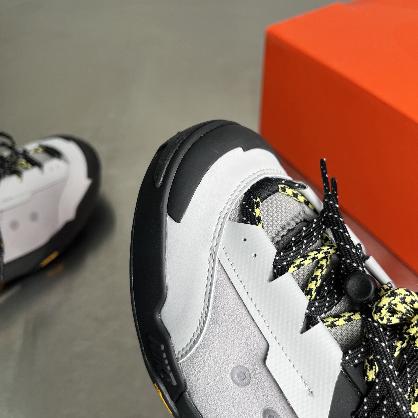 Nike Air Max 95 White / Burgundy detail view 4