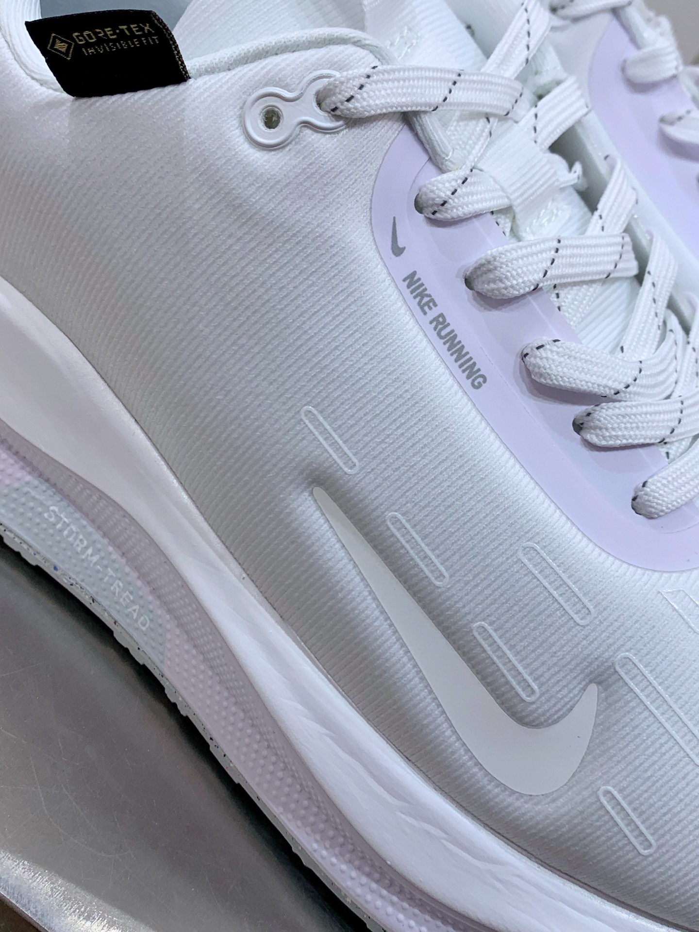 Nike Air Max DN White / Blue detail view 1
