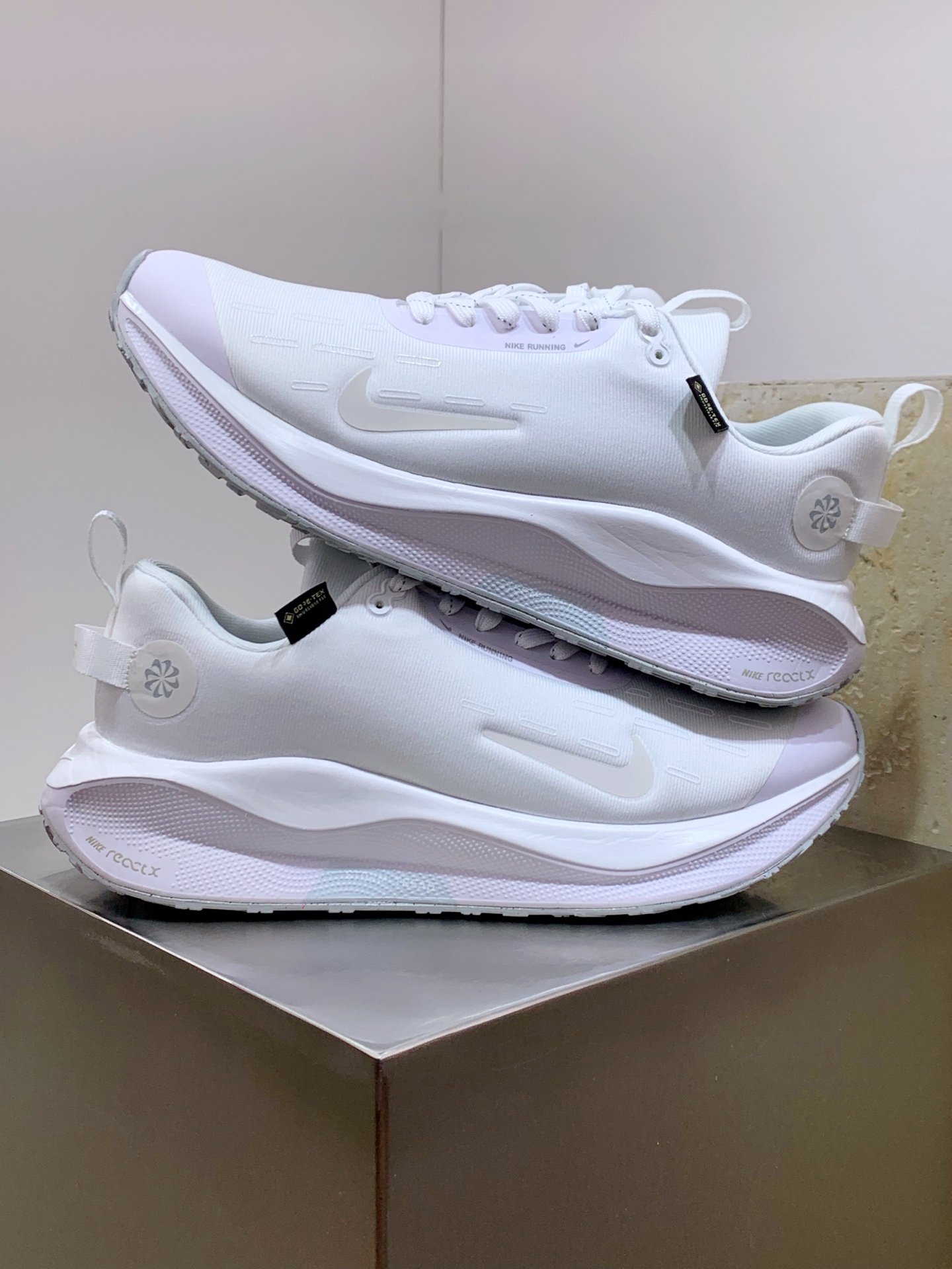 Nike Air Max DN White / Blue detail view 5