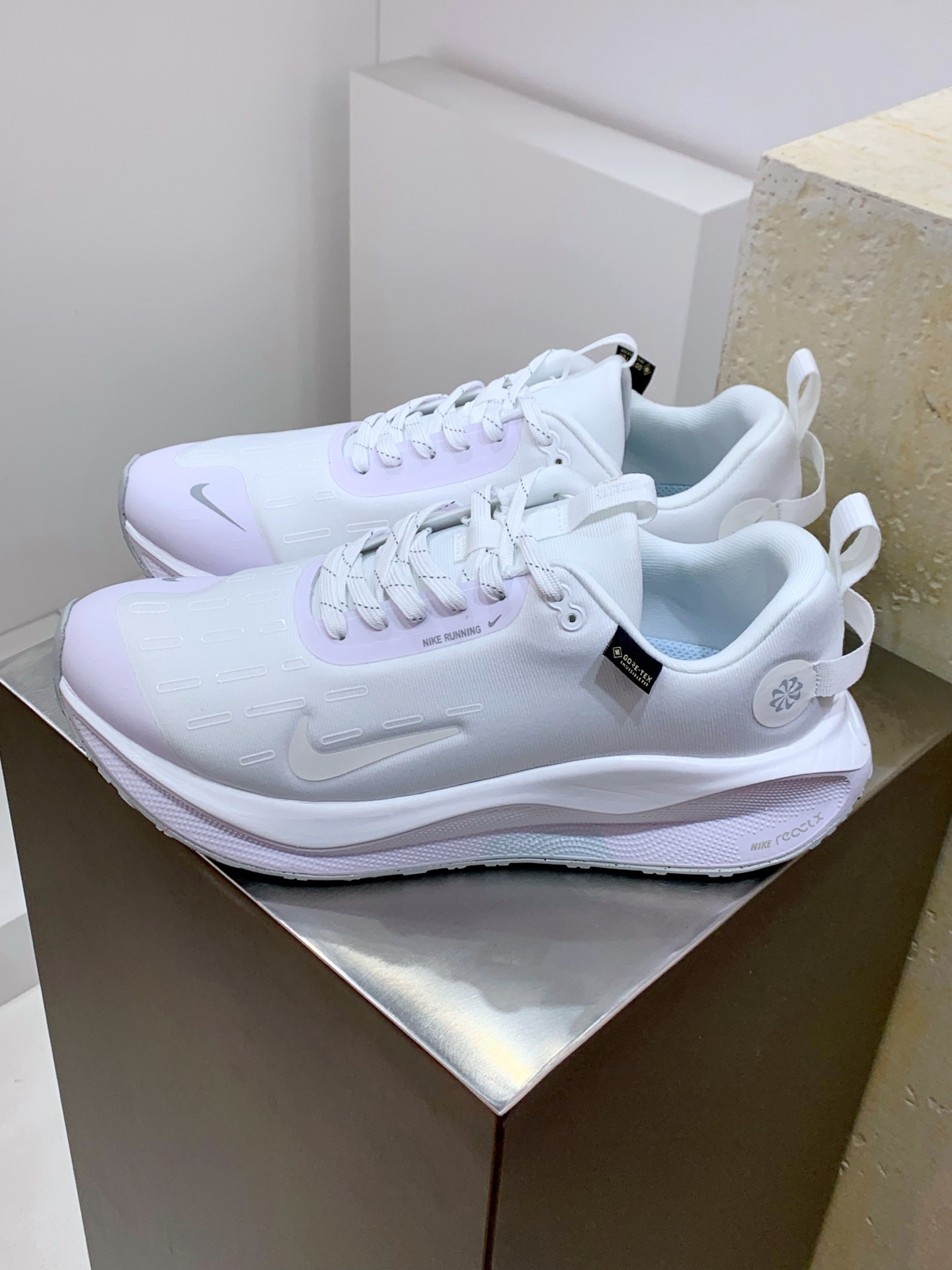 Nike Air Max DN White / Blue detail view 8