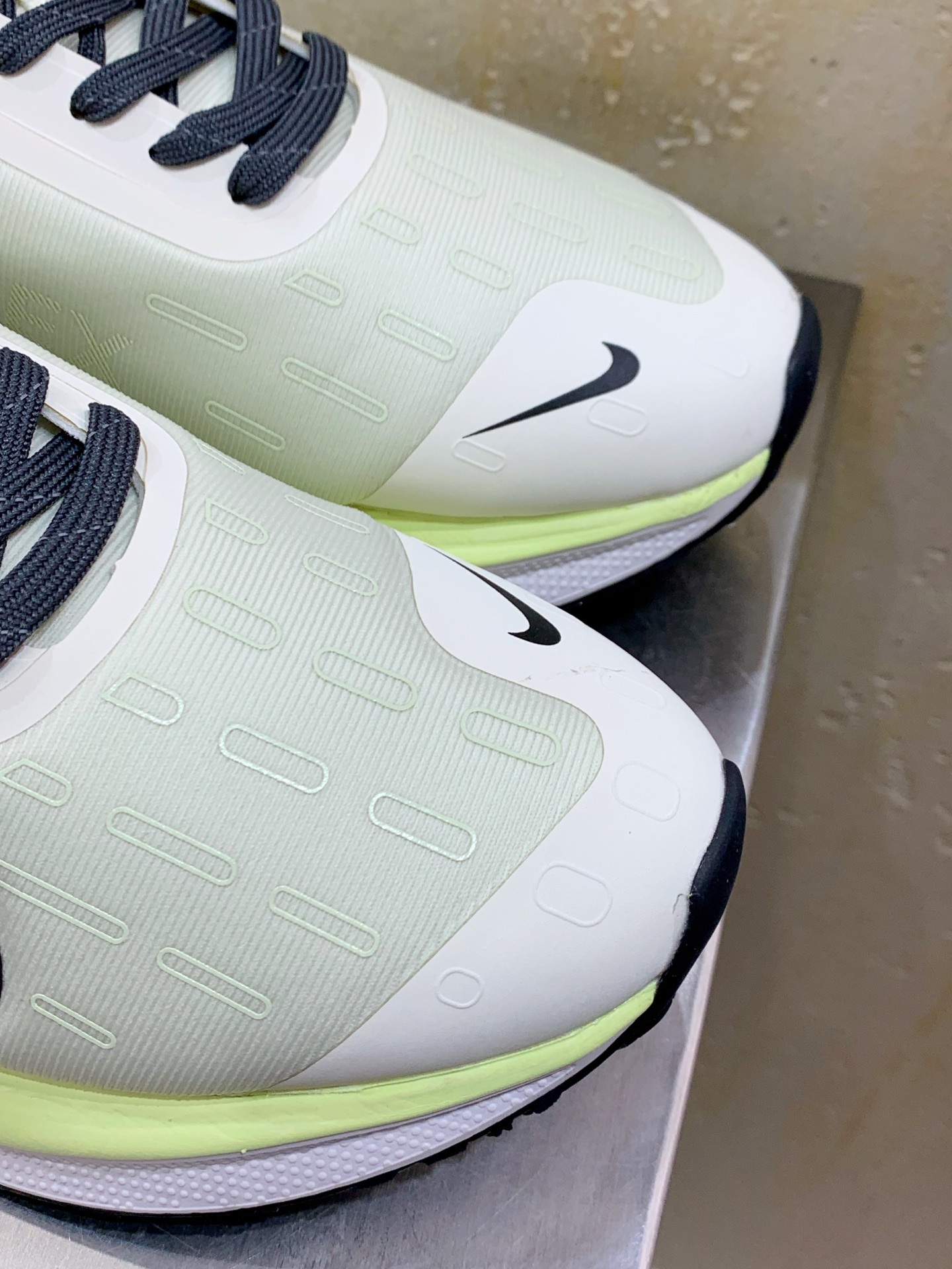 Nike Air Max DN White / Grey main view