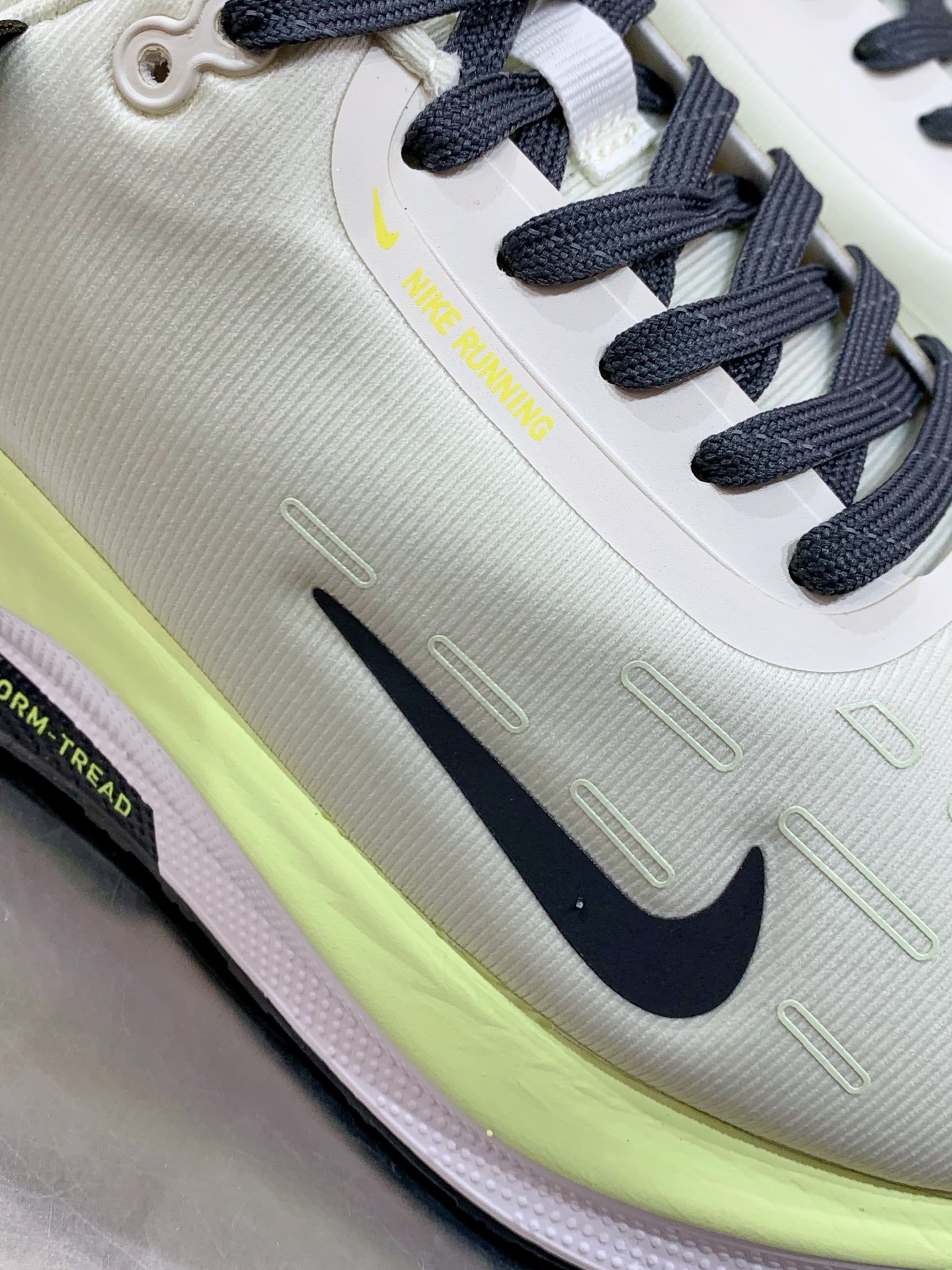 Nike Air Max DN White / Grey detail view 1