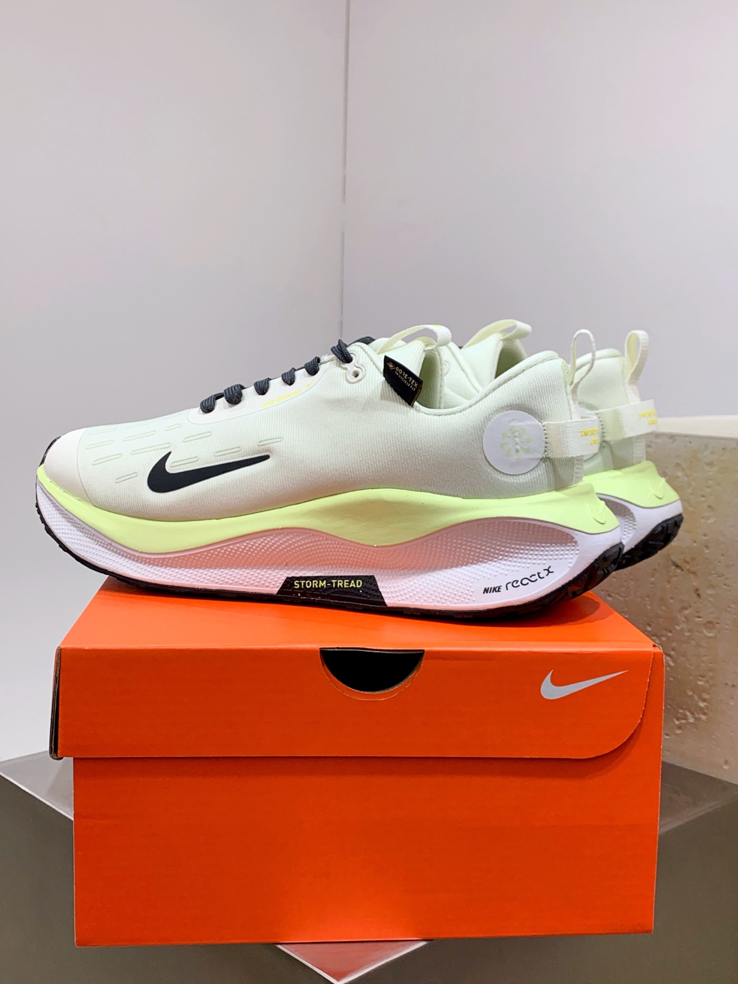 Nike Air Max DN White / Grey detail view 4