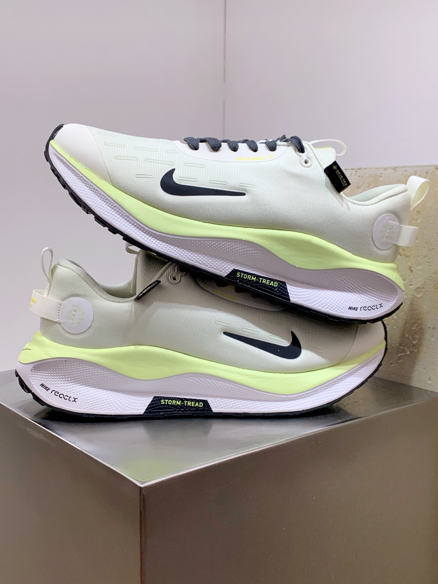 Nike Air Max DN White / Grey detail view 5