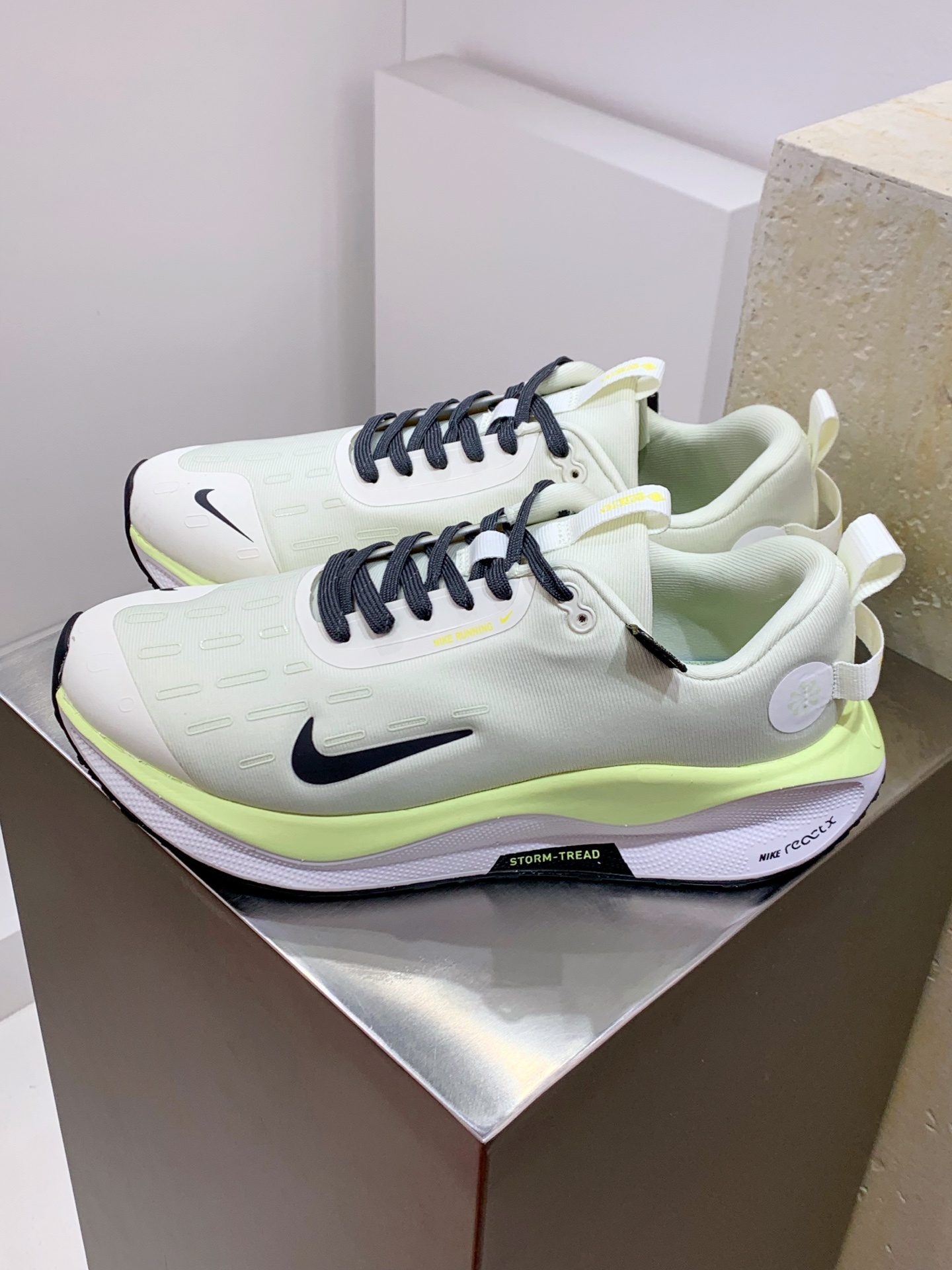 Nike Air Max DN White / Grey detail view 8