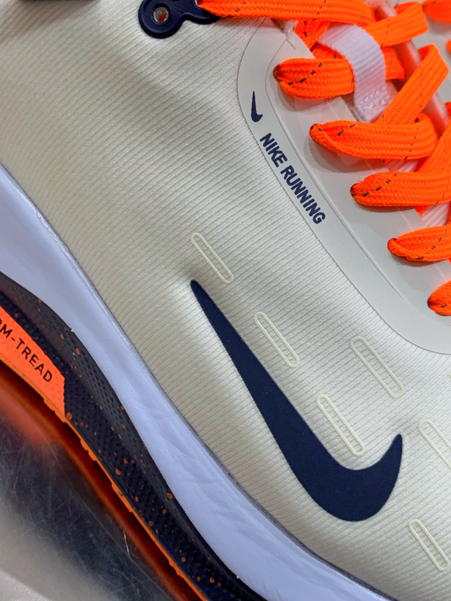 Nike Air Max DN White / Grey detail view 1
