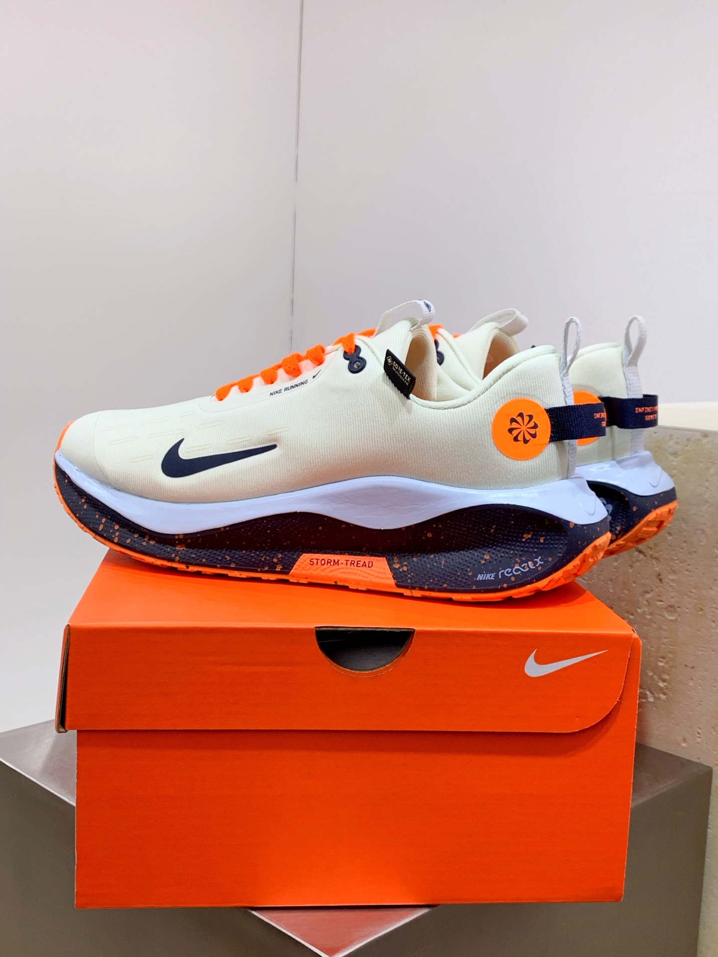 Nike Air Max DN White / Grey detail view 4