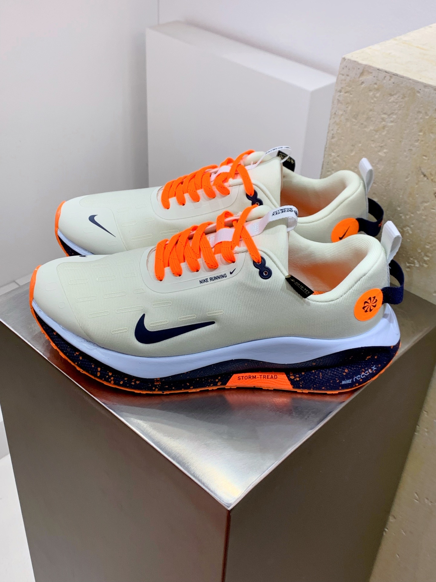 Nike Air Max DN White / Grey detail view 8
