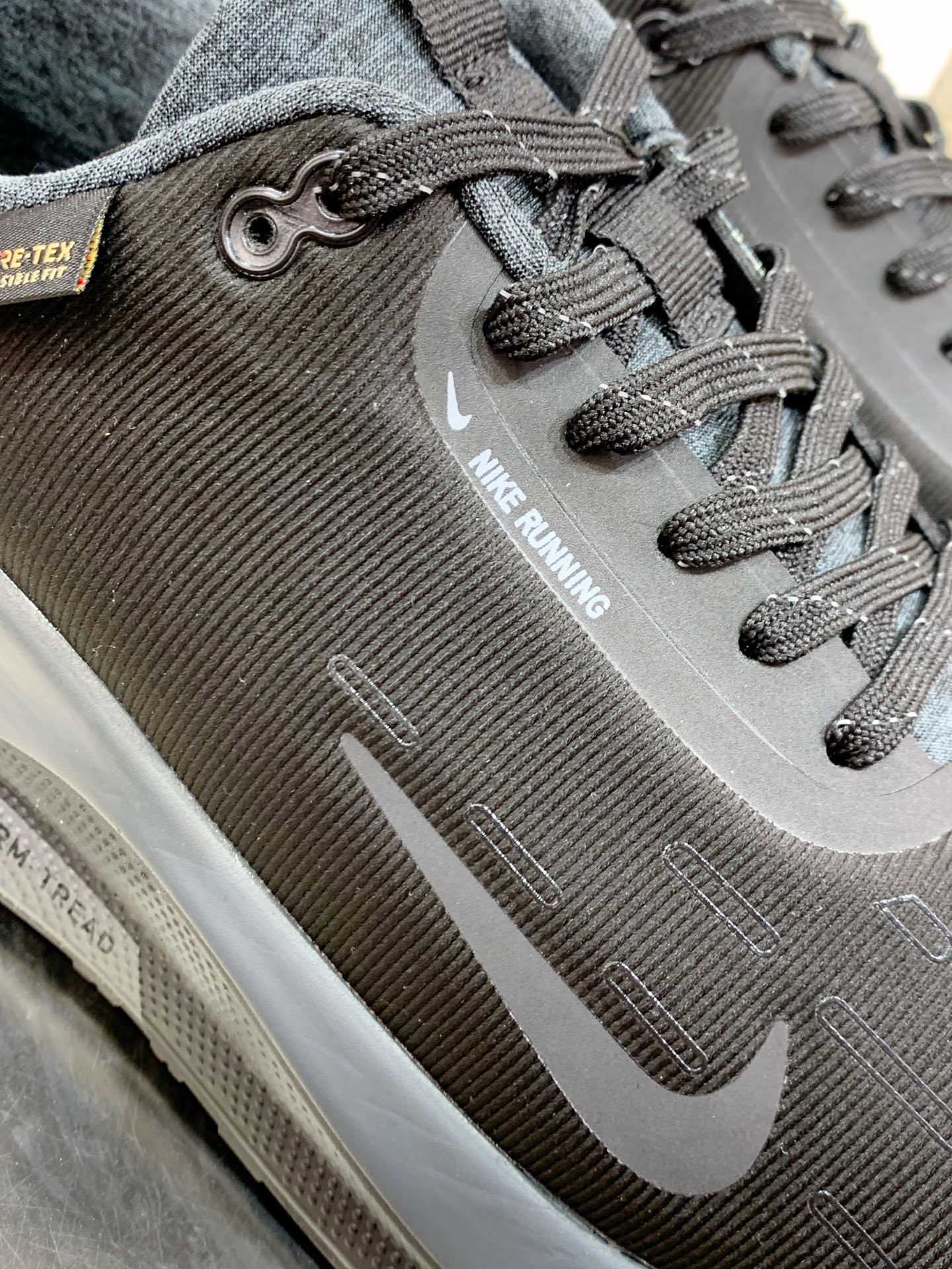 Nike Air Max DN Grey / White detail view 1