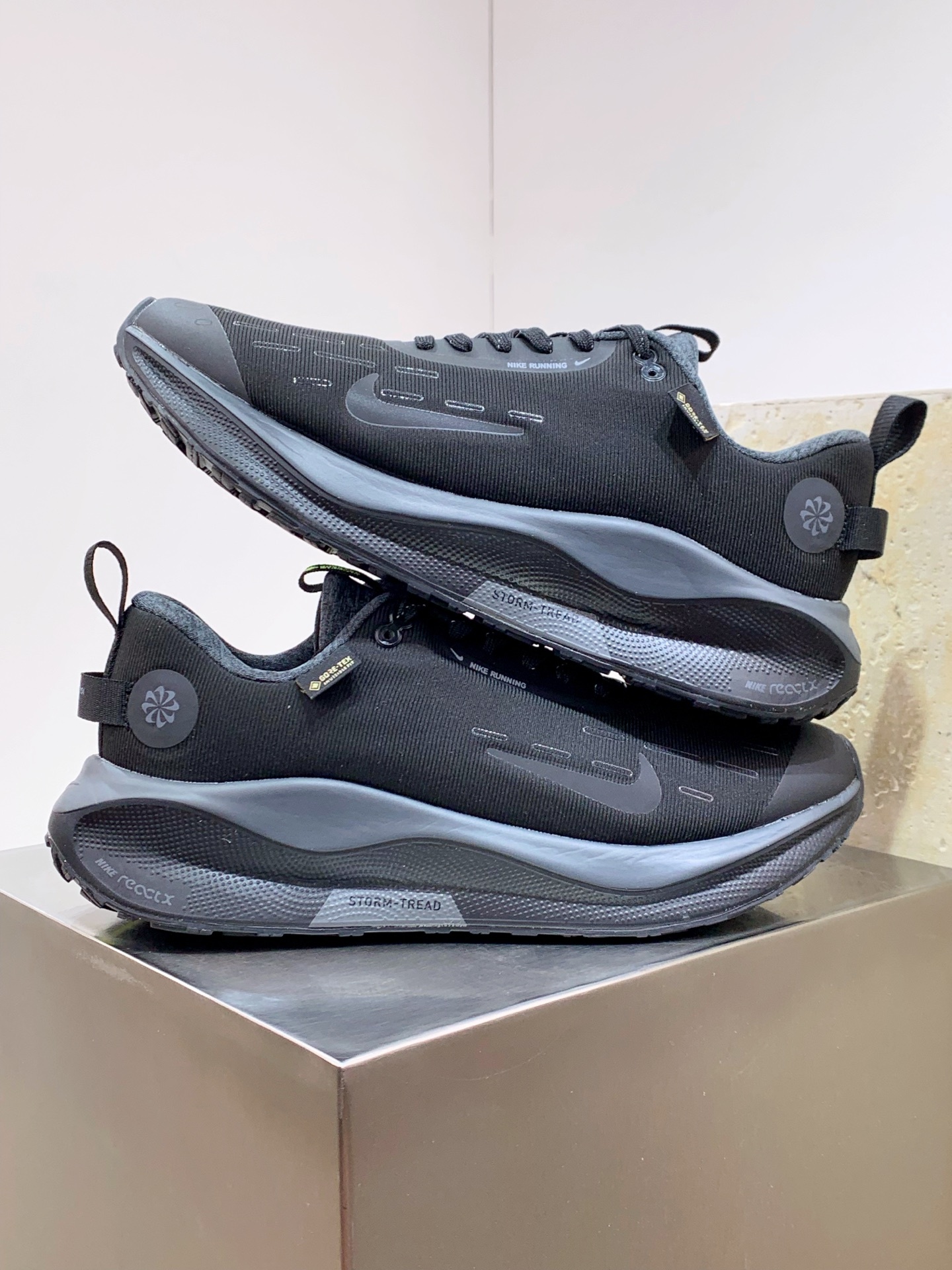 Nike Air Max DN Grey / White detail view 5