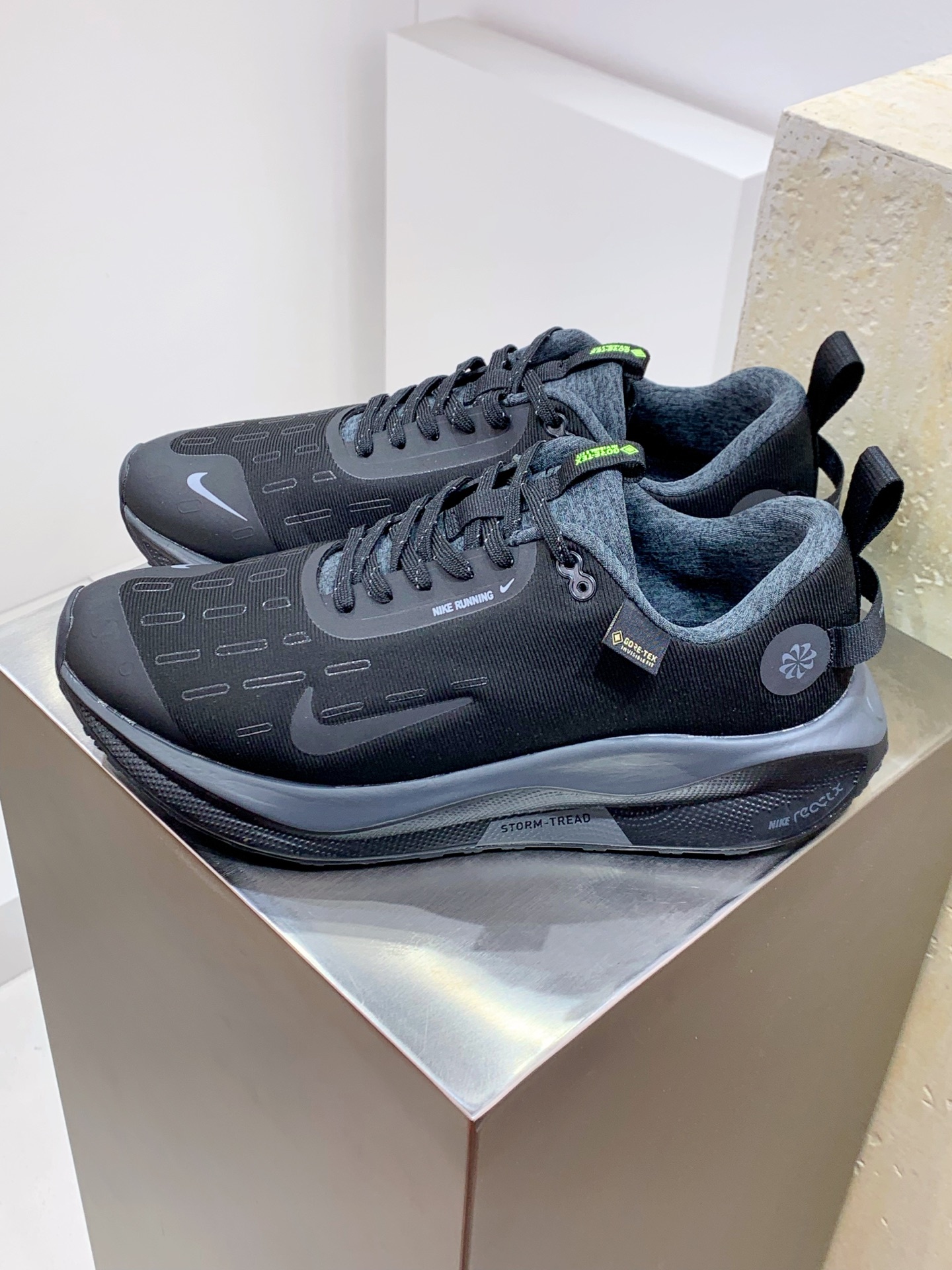 Nike Air Max DN Grey / White detail view 8