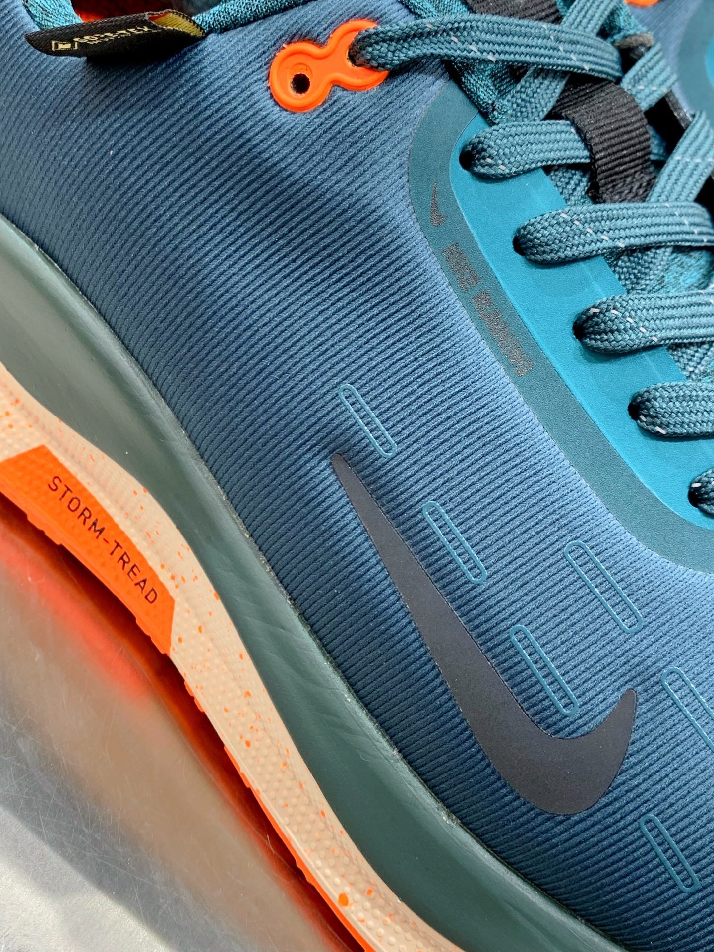 Nike Air Max DN Blue / White detail view 1