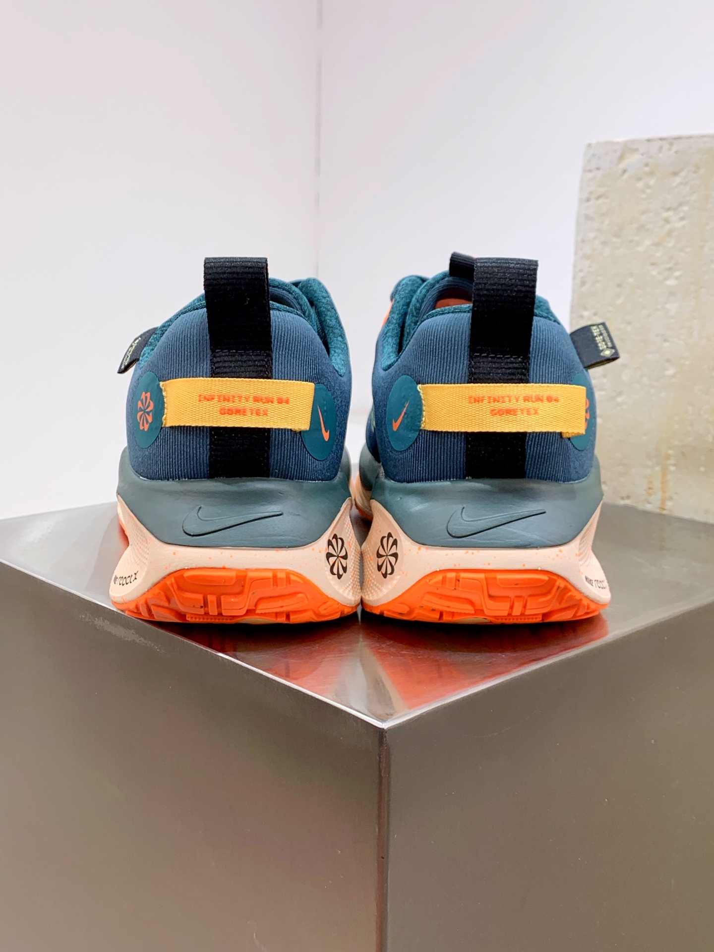 Nike Air Max DN Blue / White detail view 3