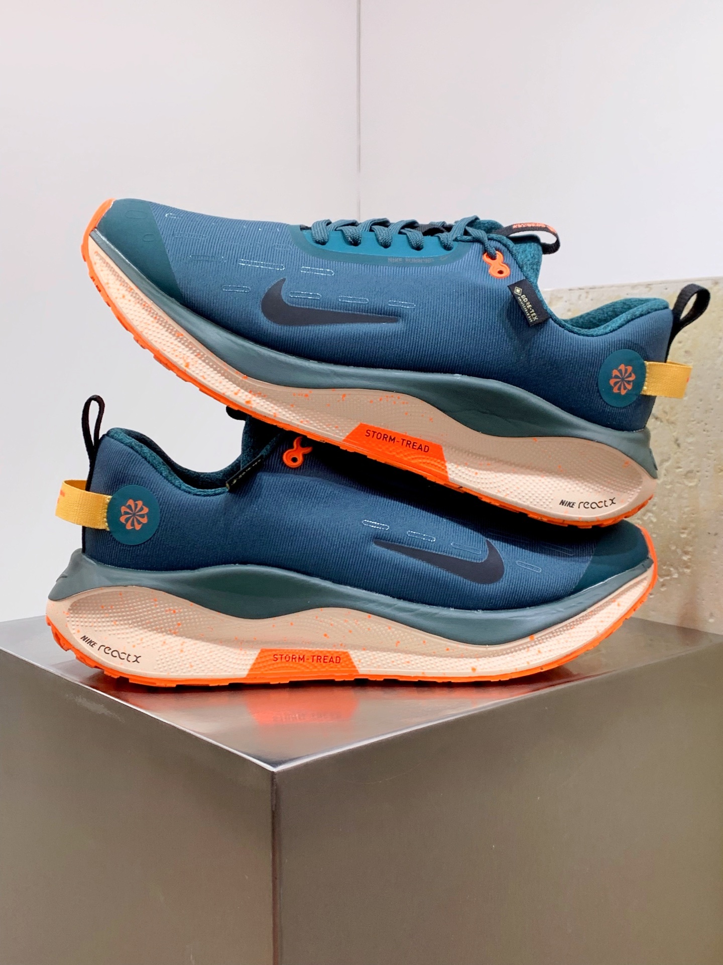 Nike Air Max DN Blue / White detail view 5
