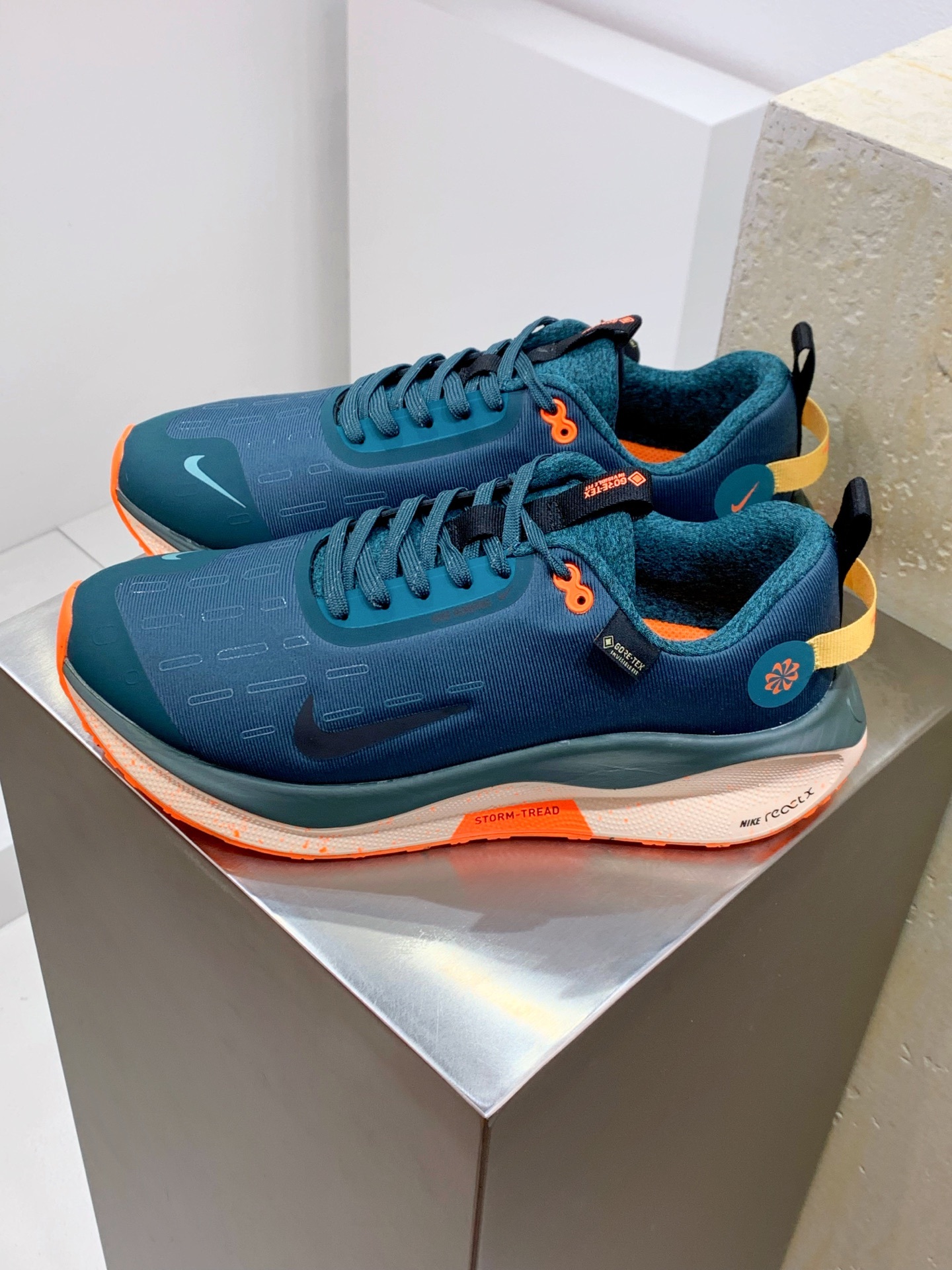 Nike Air Max DN Blue / White detail view 8