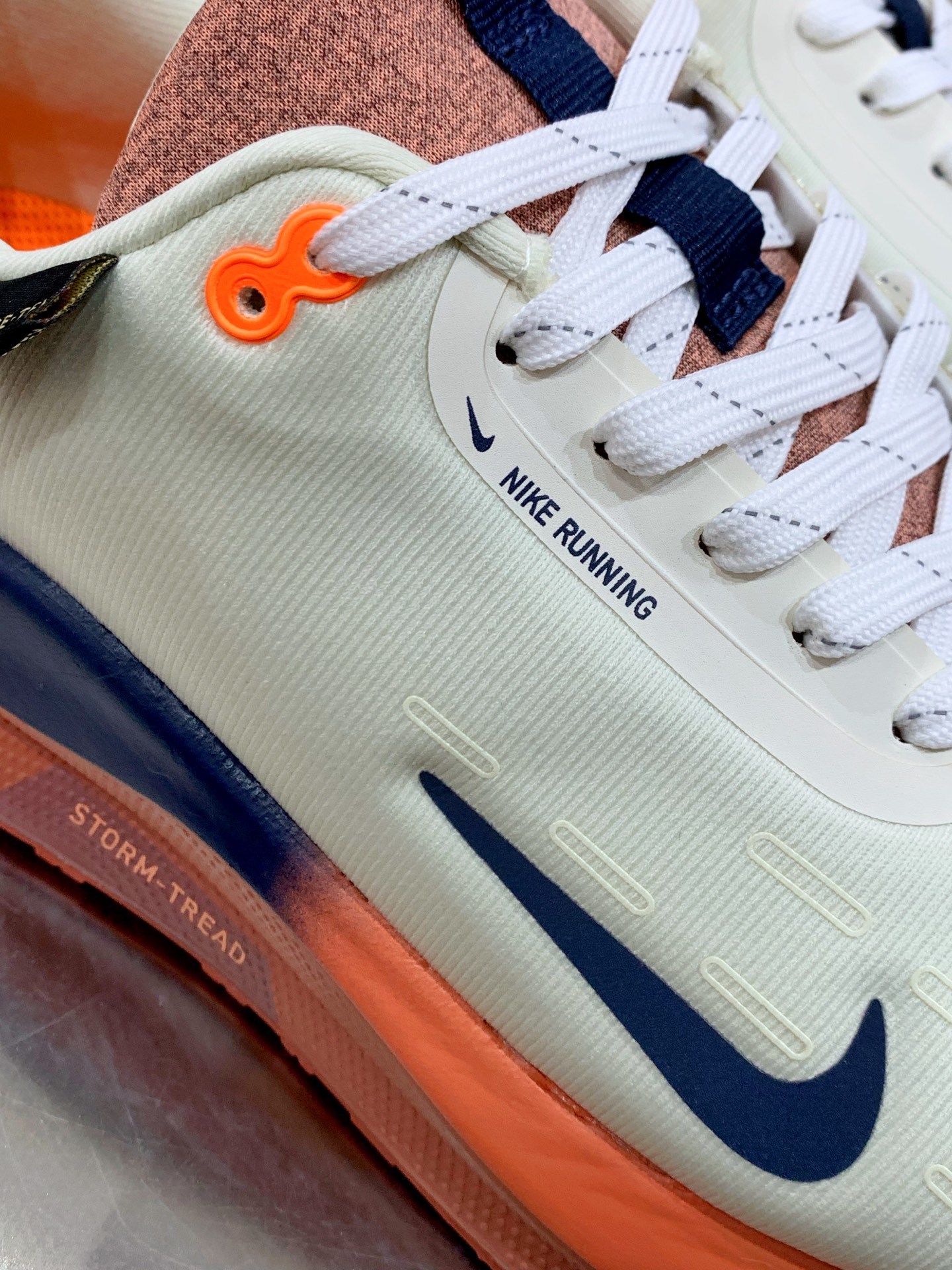Nike Air Max DN White / Grey detail view 1