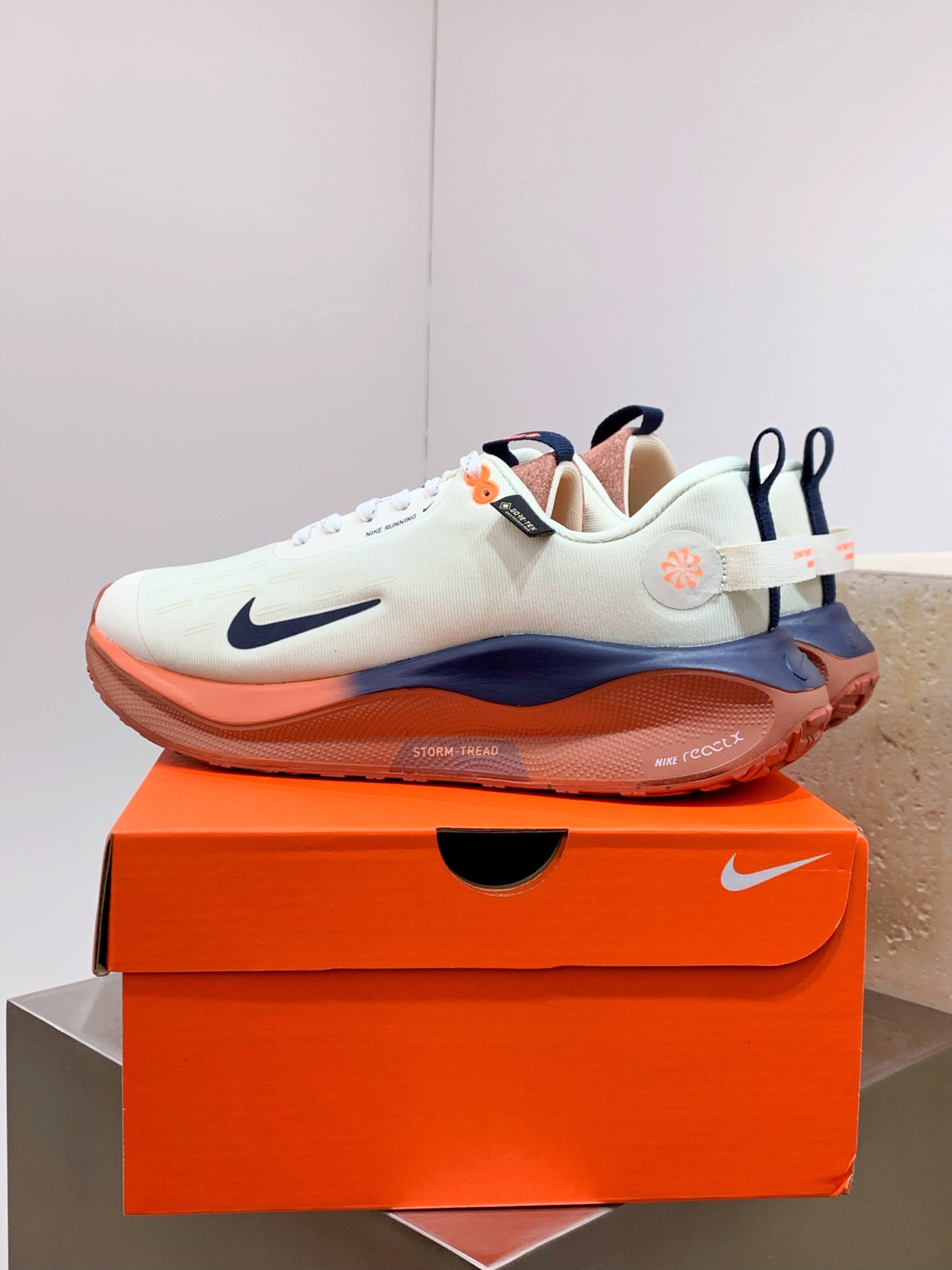 Nike Air Max DN White / Grey detail view 4