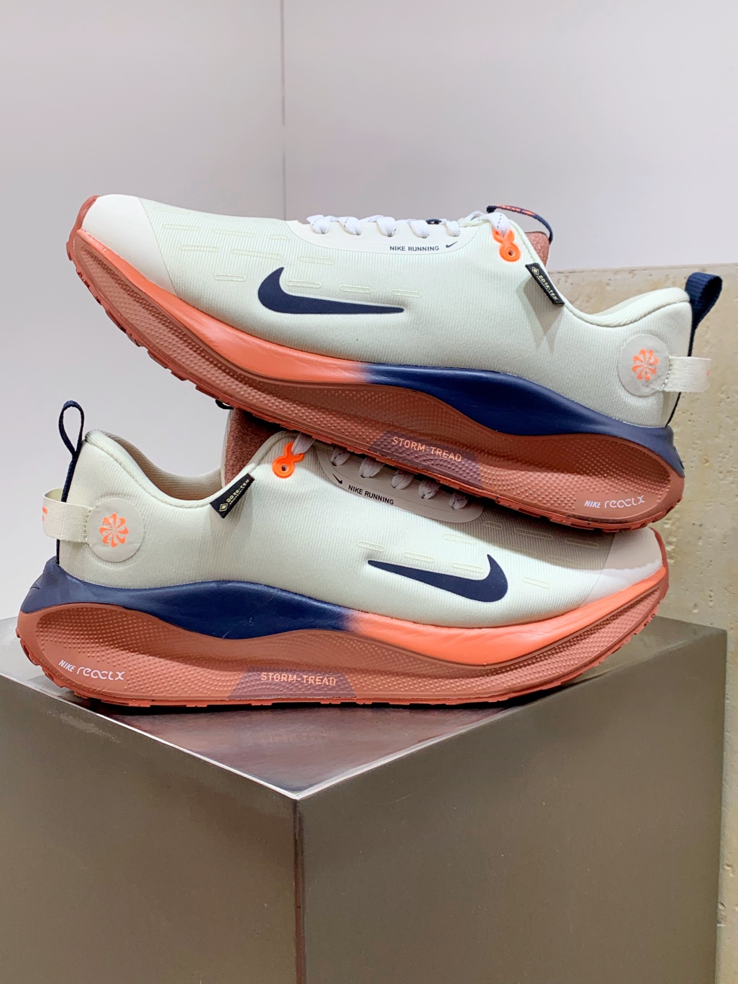 Nike Air Max DN White / Grey detail view 5