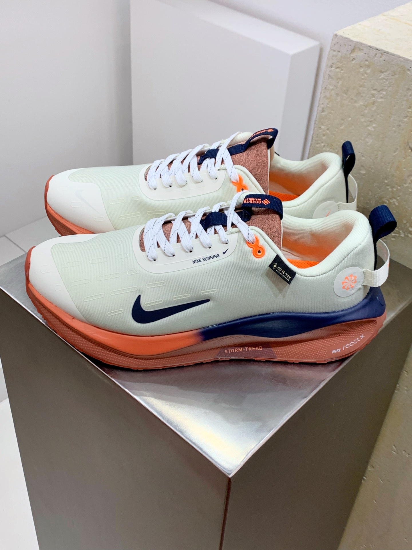 Nike Air Max DN White / Grey detail view 8