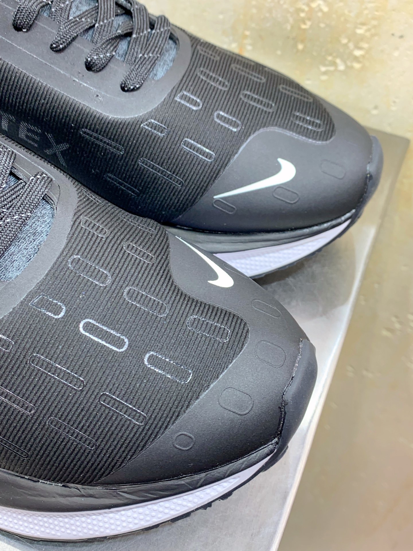 Nike Air Max DN Grey / White main view
