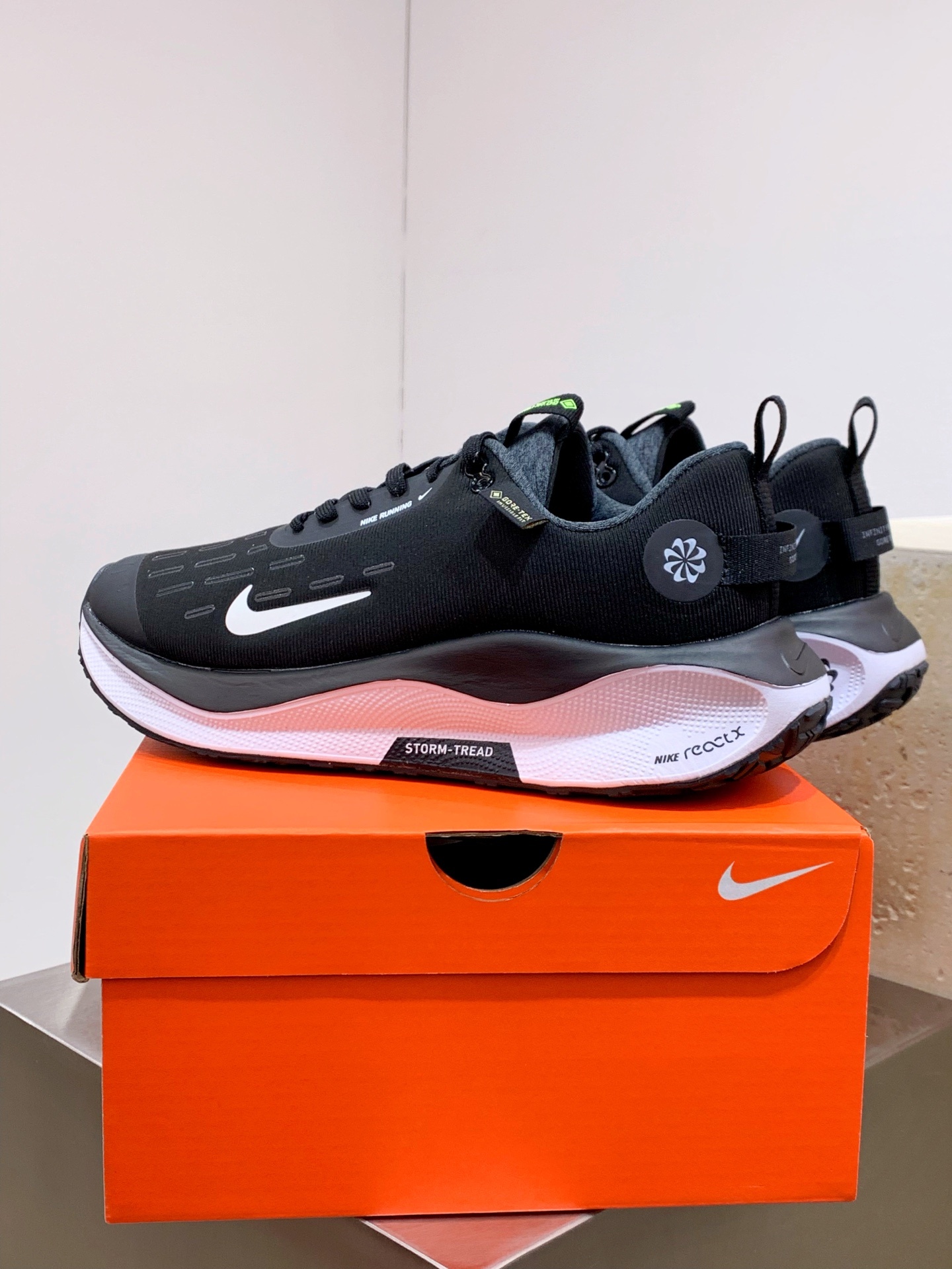 Nike Air Max DN Grey / White detail view 4