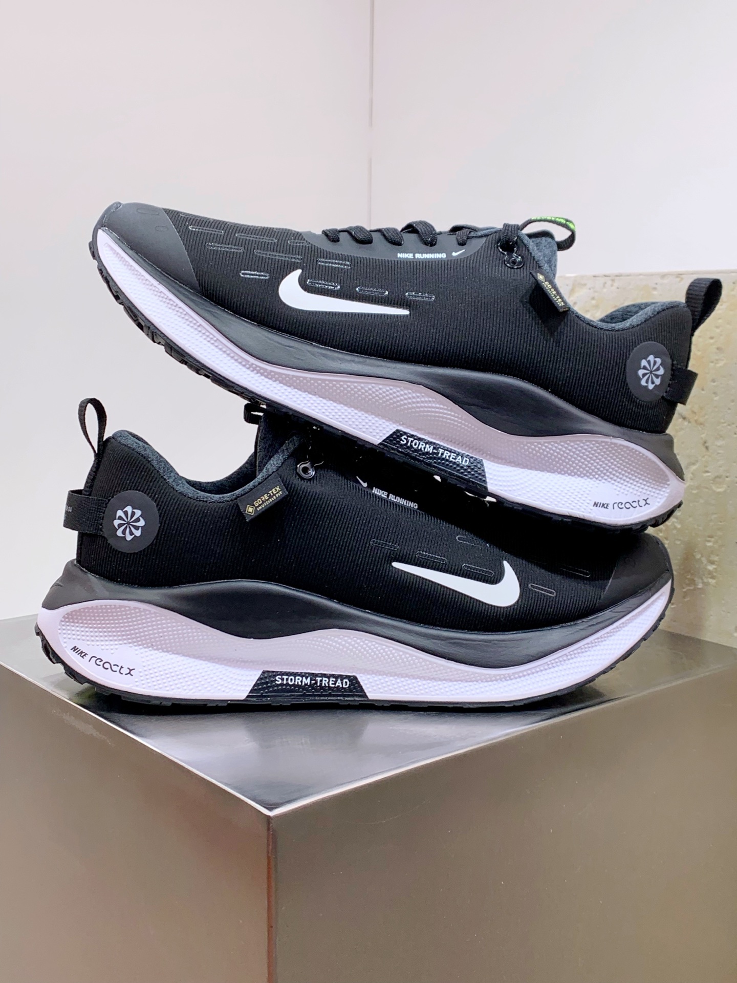 Nike Air Max DN Grey / White detail view 5