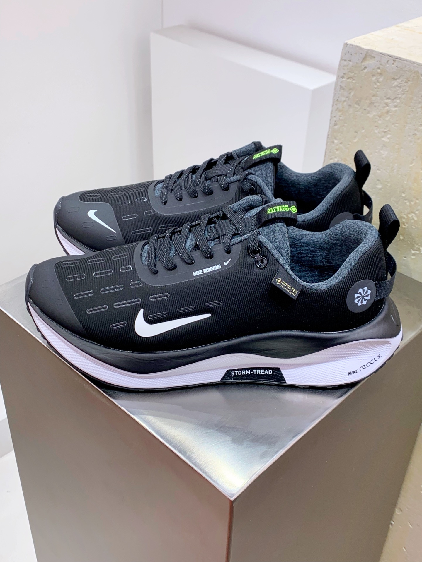 Nike Air Max DN Grey / White detail view 8