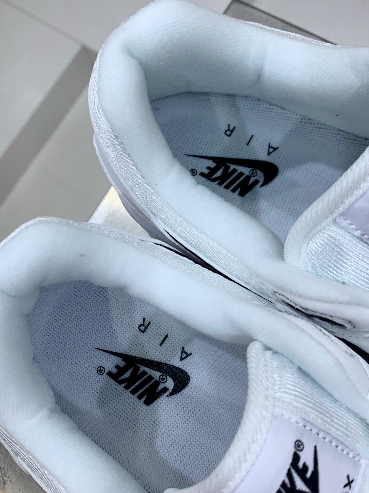 Nike Air Max DN White / Grey detail view 2