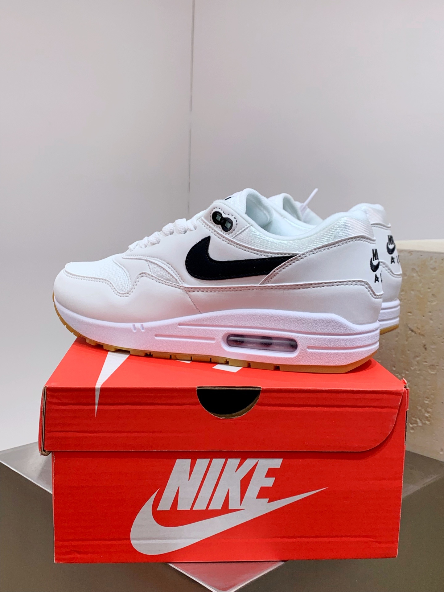 Nike Air Max DN White / Grey detail view 4
