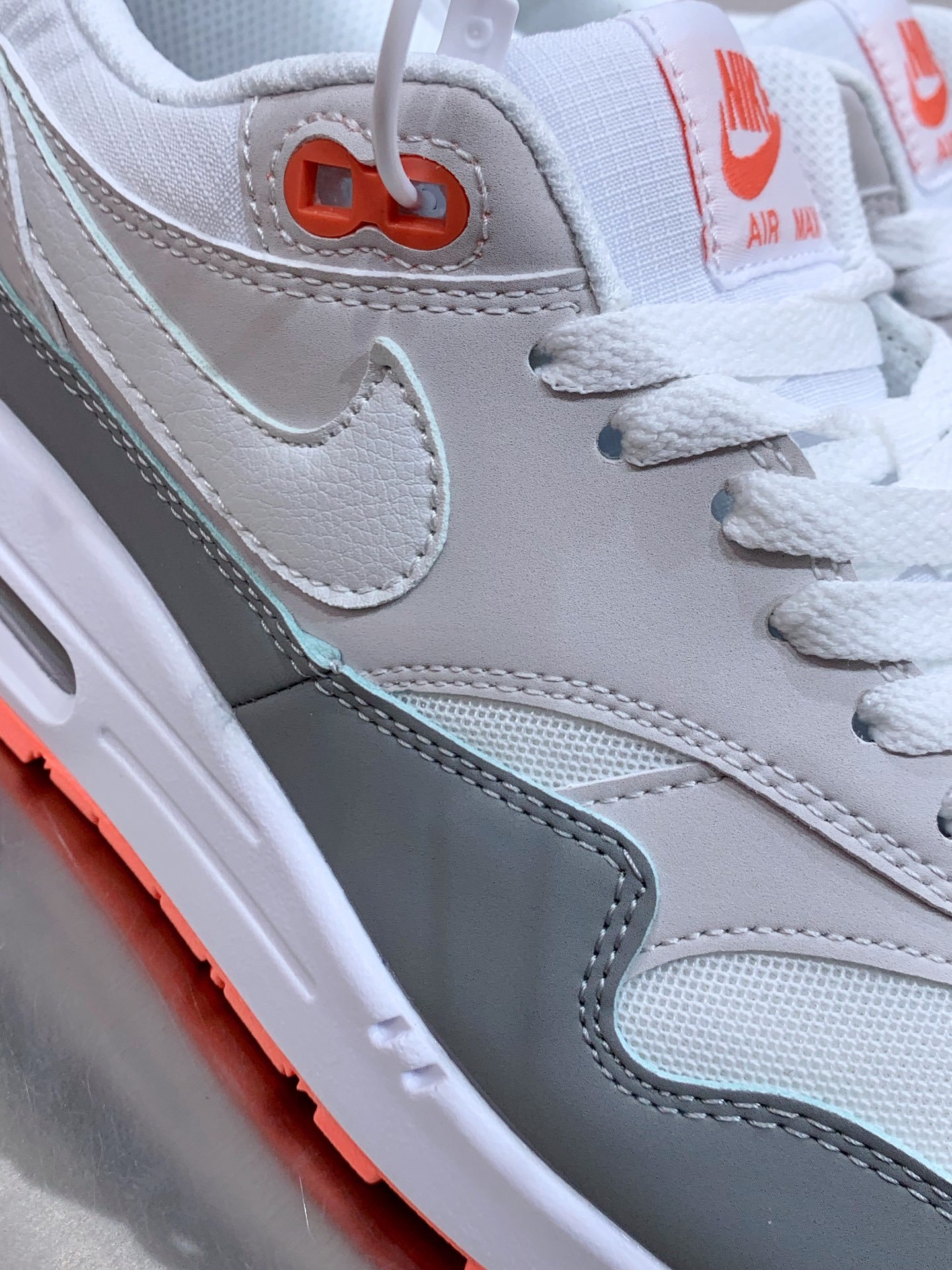 Nike Air Max DN White / Blue detail view 1
