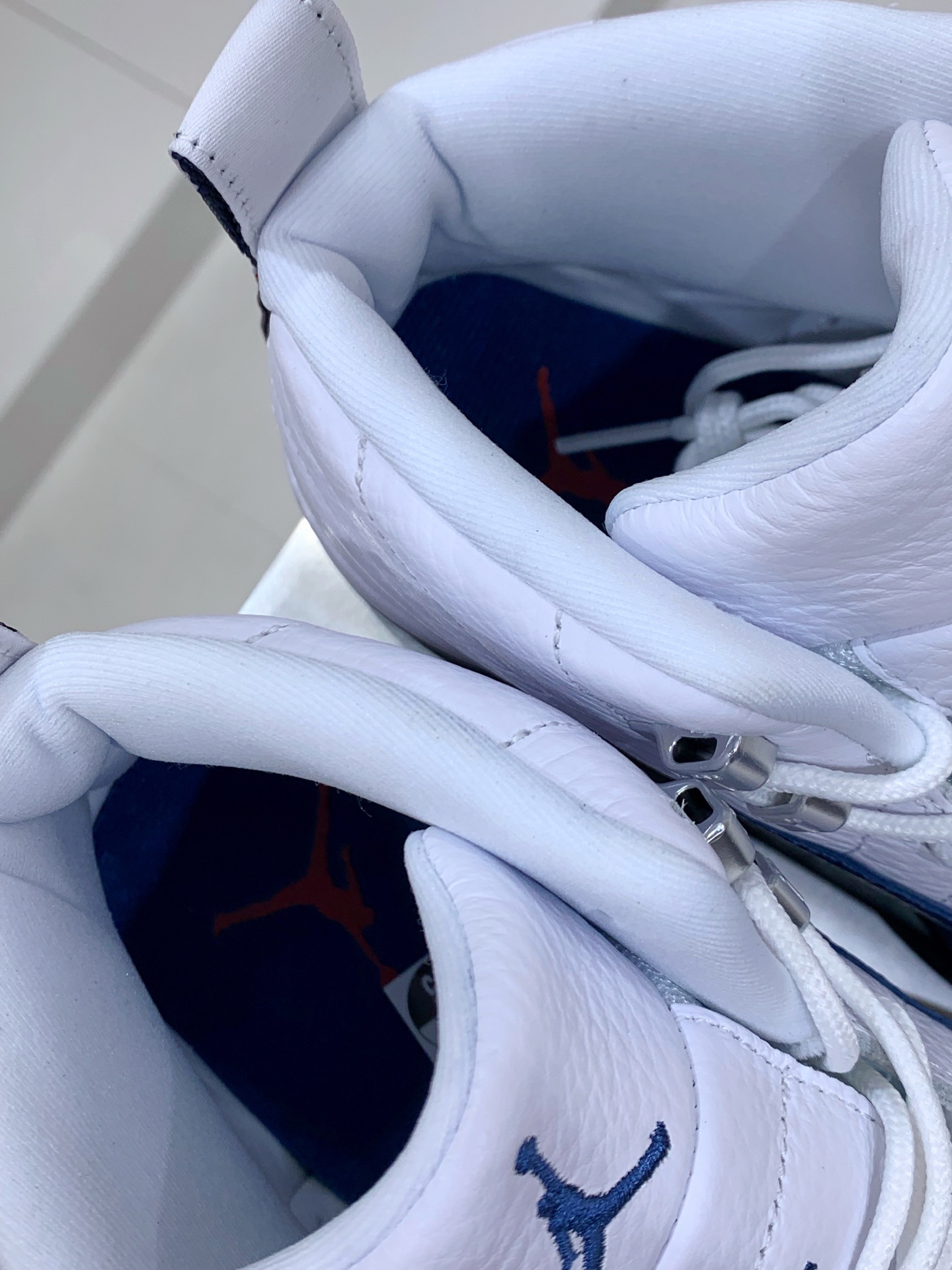 Nike Air Max DN Blue / White detail view 2
