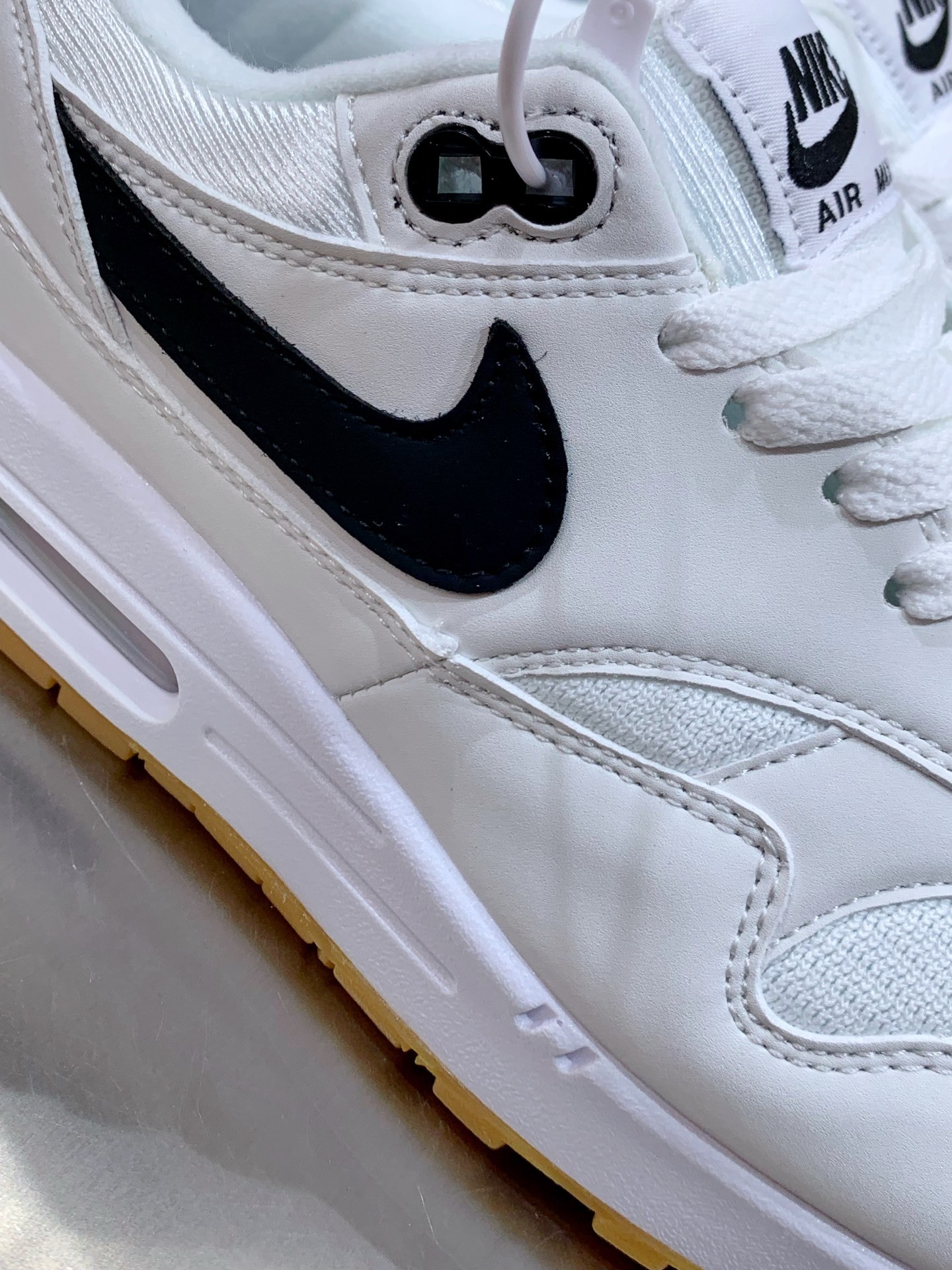 Nike Air Max DN White / Grey detail view 1