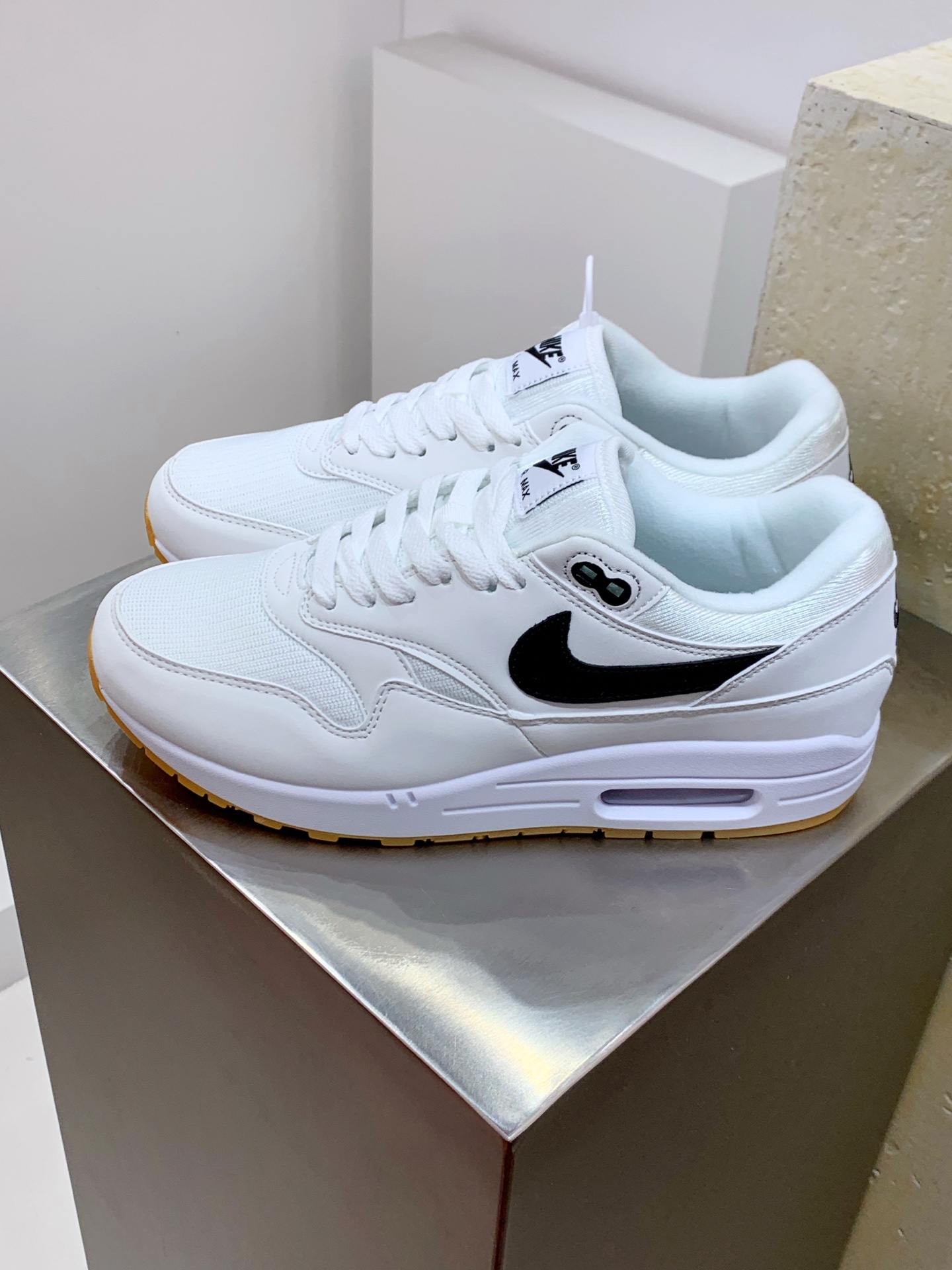 Nike Air Max DN White / Grey detail view 8