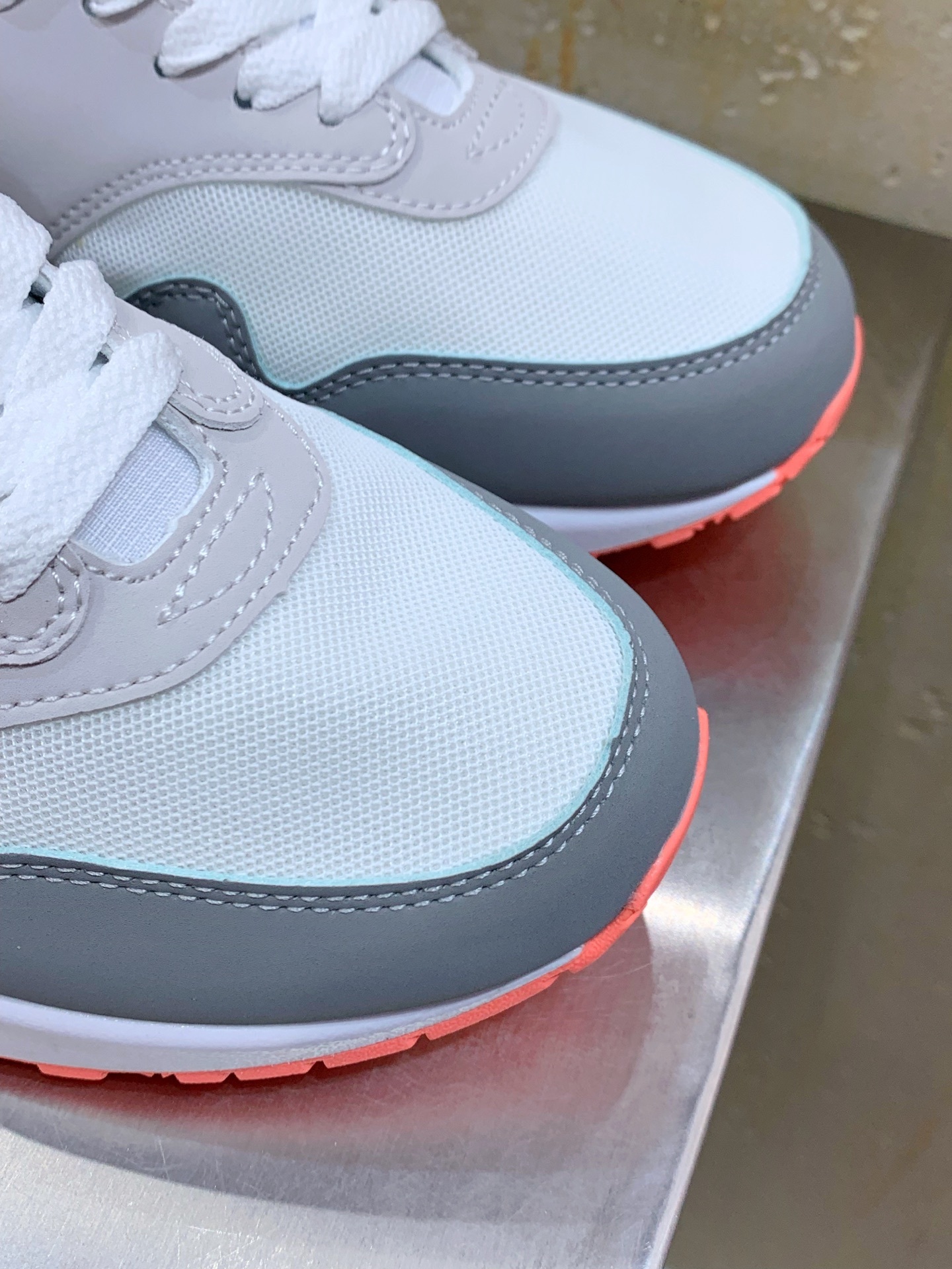 Nike Air Max DN White / Blue main view