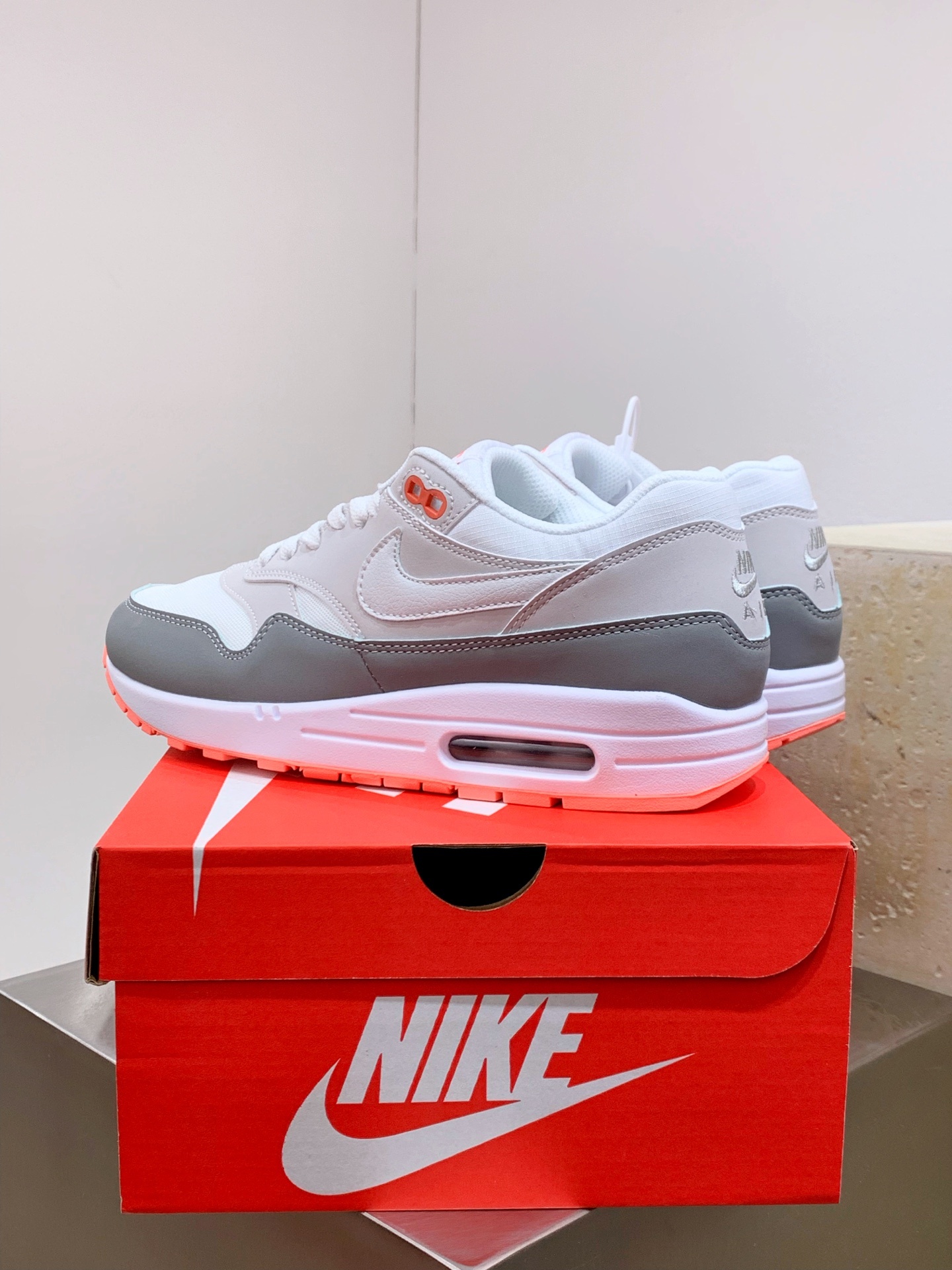 Nike Air Max DN White / Blue detail view 4