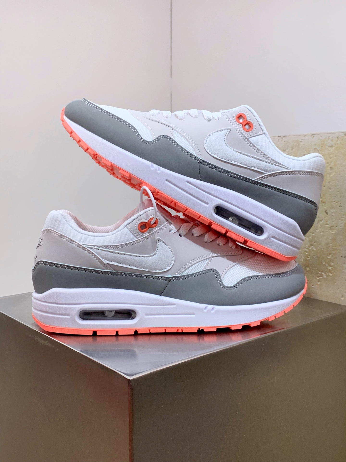 Nike Air Max DN White / Blue detail view 5