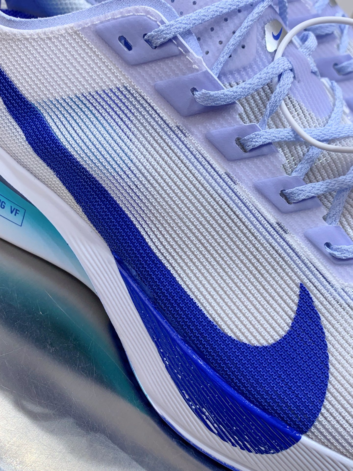 Nike Air Max DN White / Blue detail view 1
