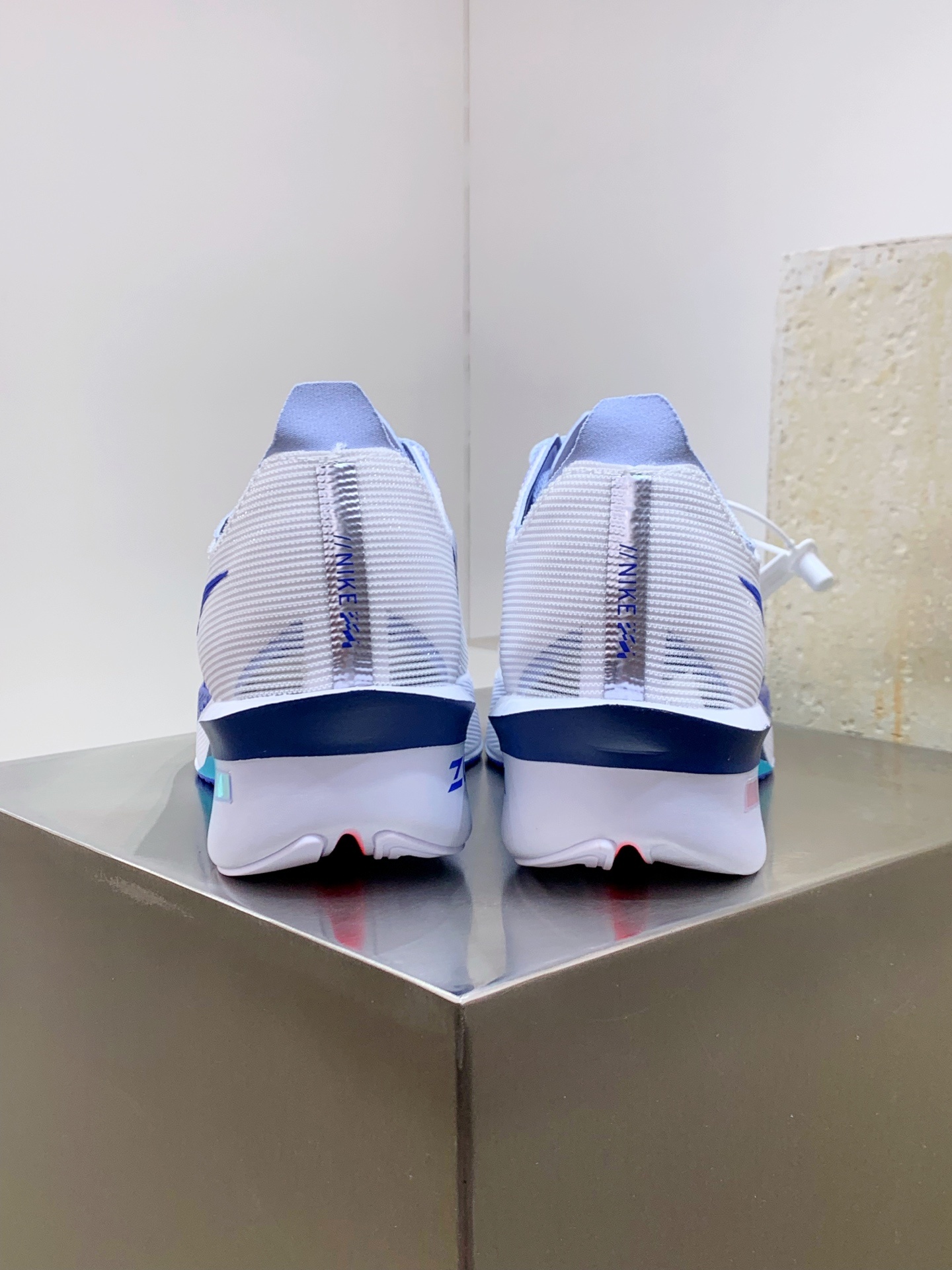 Nike Air Max DN White / Blue detail view 3