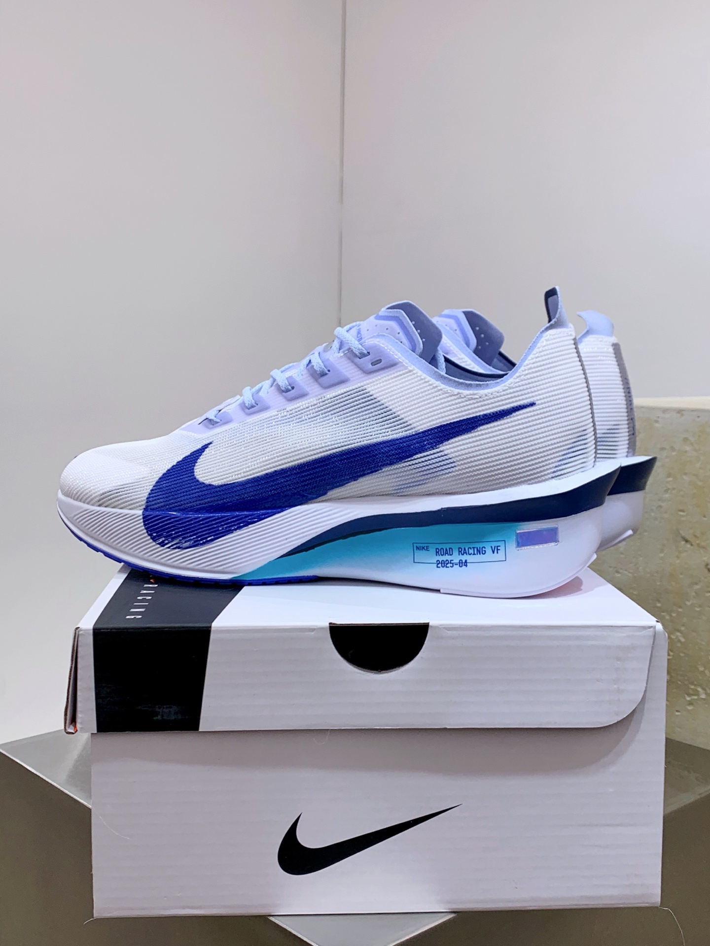 Nike Air Max DN White / Blue detail view 4