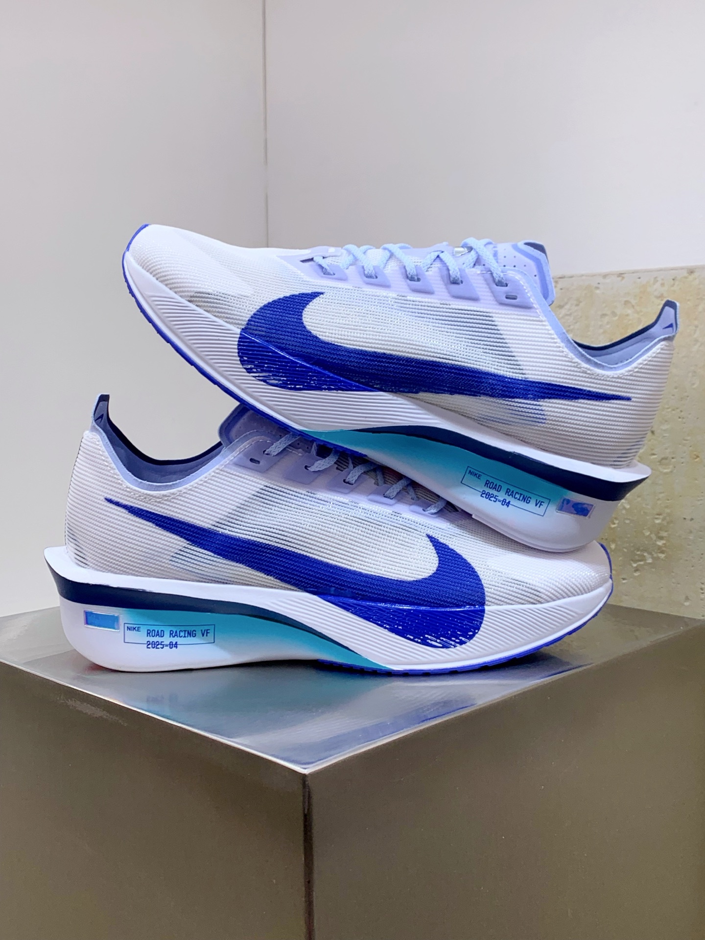 Nike Air Max DN White / Blue detail view 5