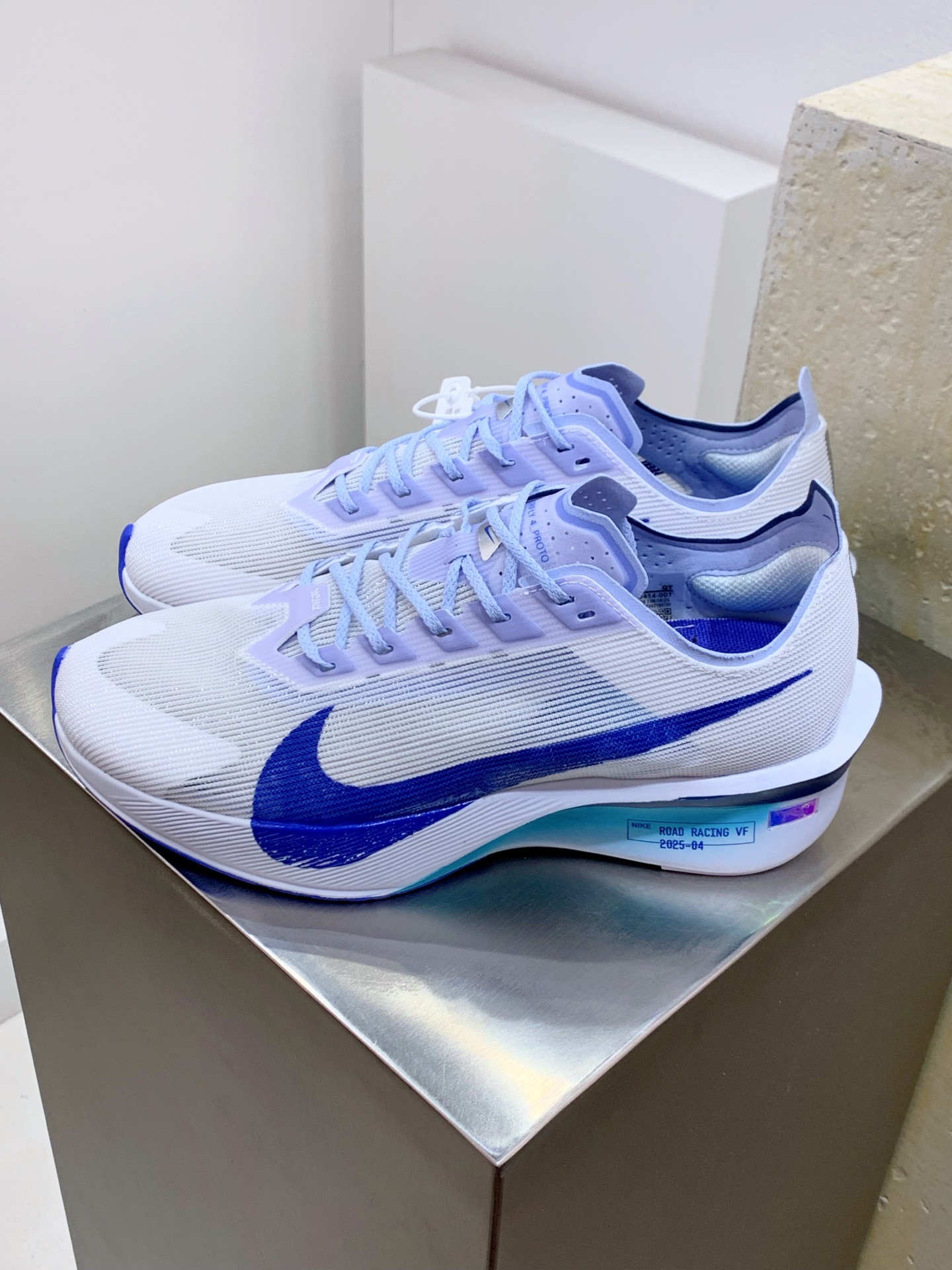Nike Air Max DN White / Blue detail view 8