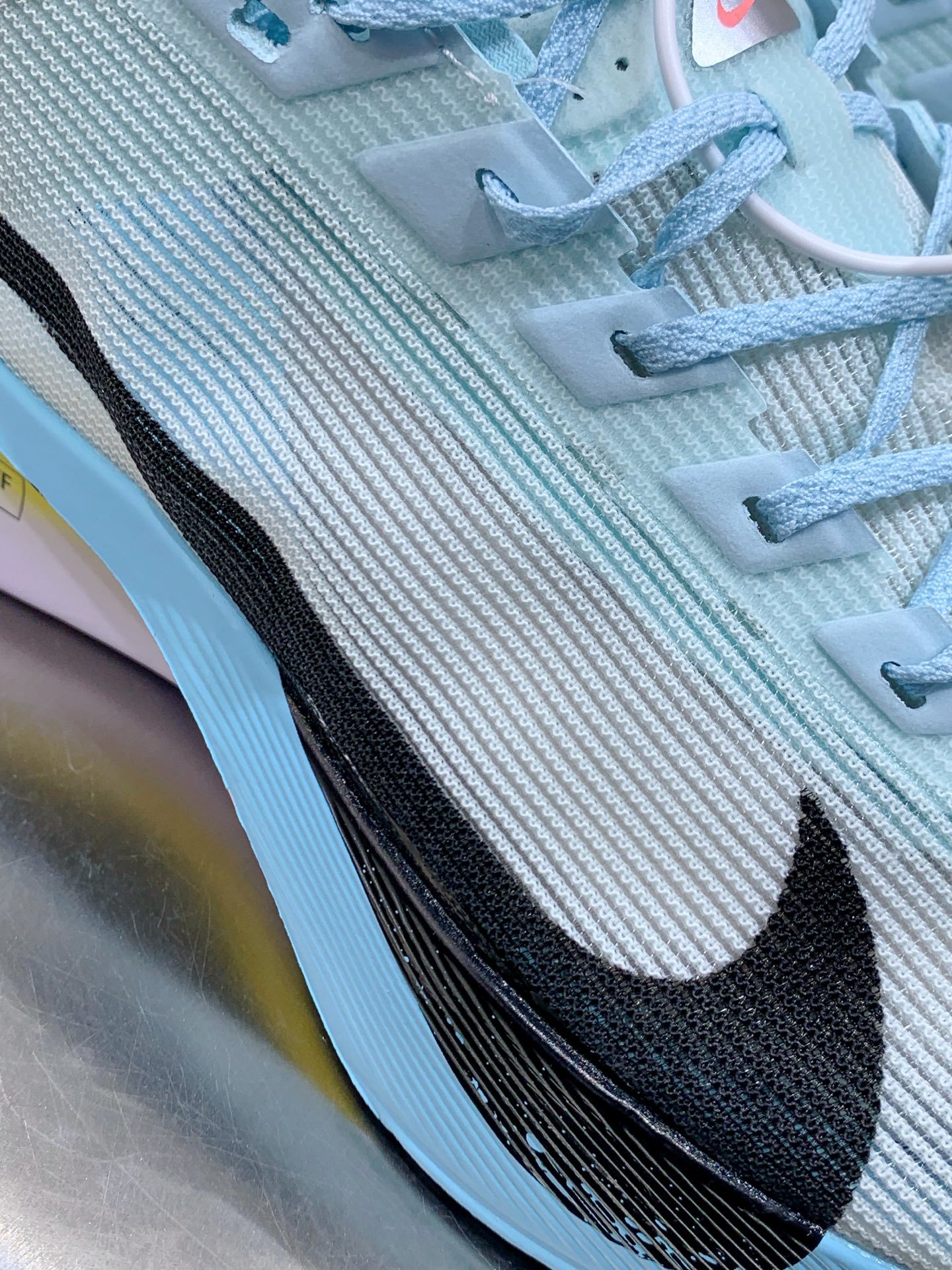 Nike Air Max DN Blue / White detail view 1