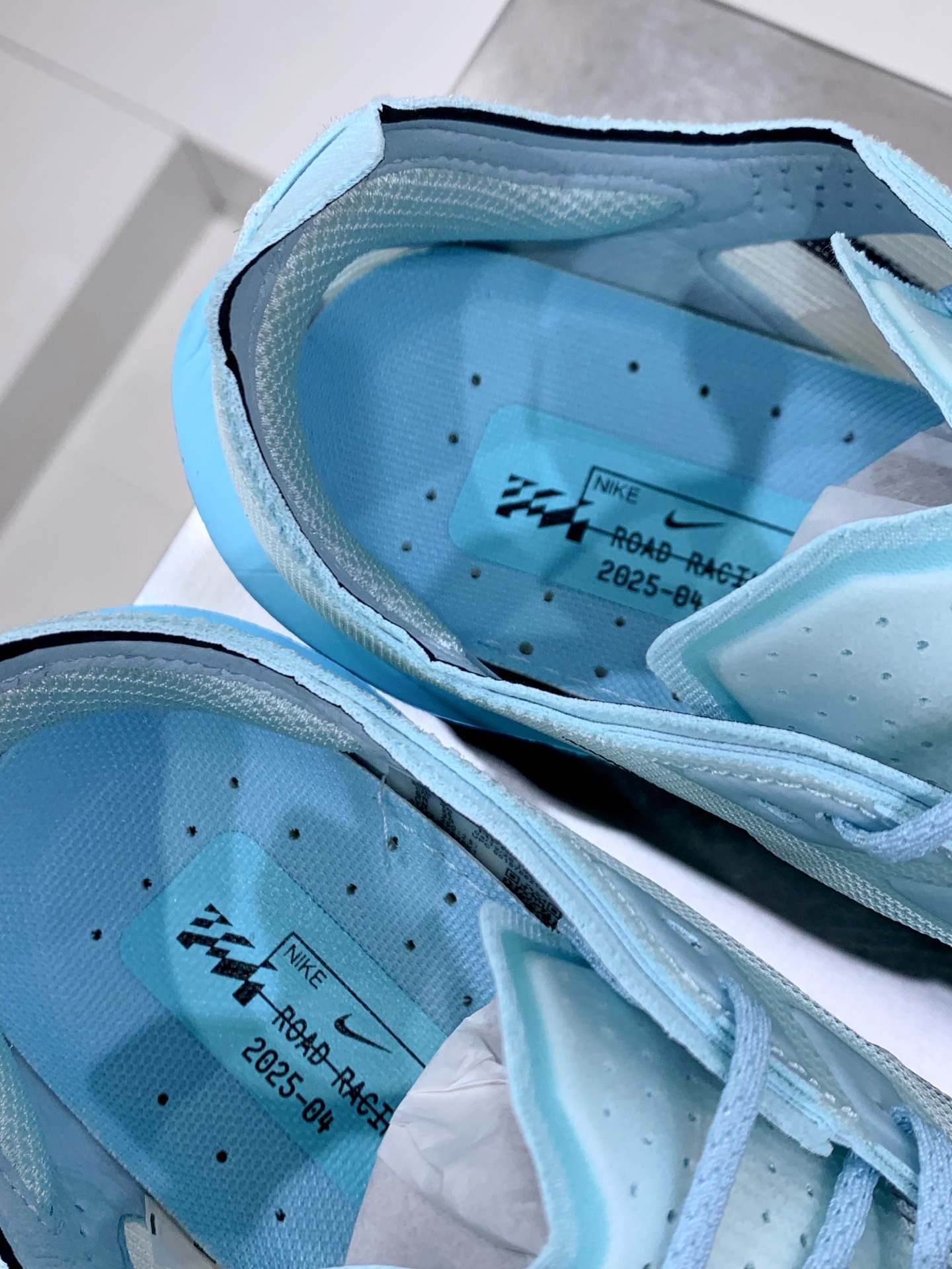 Nike Air Max DN Blue / White detail view 2