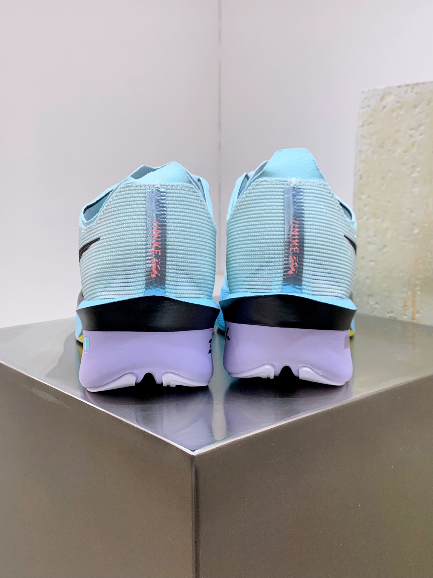 Nike Air Max DN Blue / White detail view 3