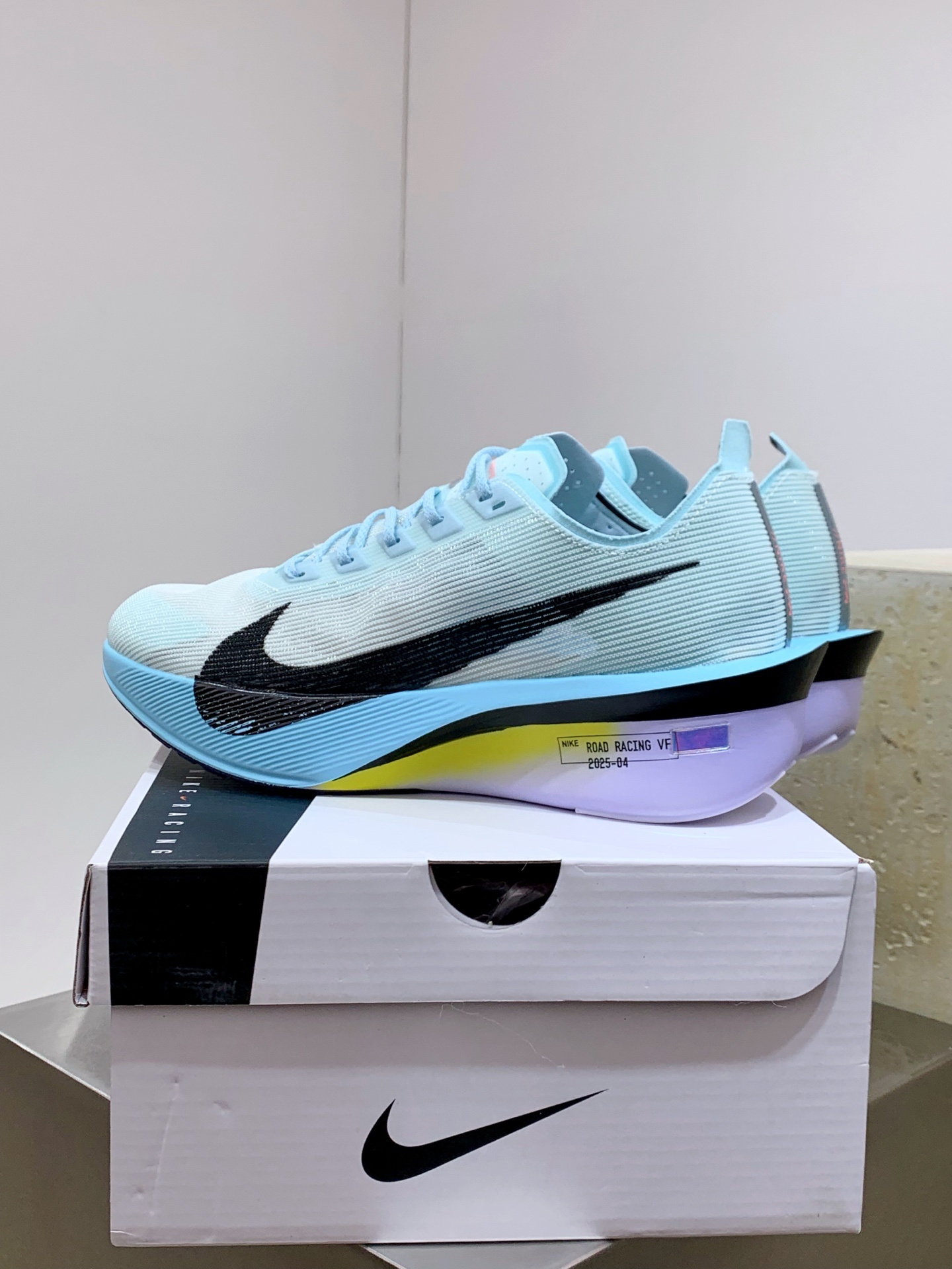 Nike Air Max DN Blue / White detail view 4